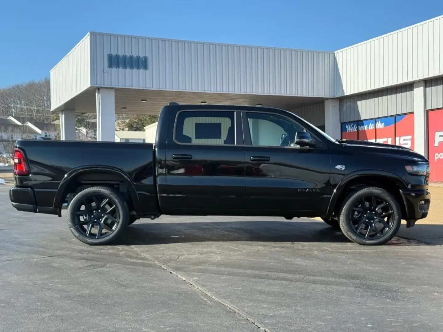 2026 /Black Cloth Ram 1500 Laramie (1C6SRFJT7TN) with an 5.7L engine, Automatic transmission, located at 970 Woodlawn Dr., Farmington, MO, 63640, (573) 431-7800, 37.825642, -90.468674 - **Experience the Ultimate Adventure with the 2026 Ram 1500 Laramie at Pettus CDJR Farmington!** <br /> <br /> Are you ready to elevate your driving experience? Whether you're a weekend warrior seeking rugged adventures or a practical buyer in need of a reliable vehicle for daily commutes, the 2026 R - Photo#1