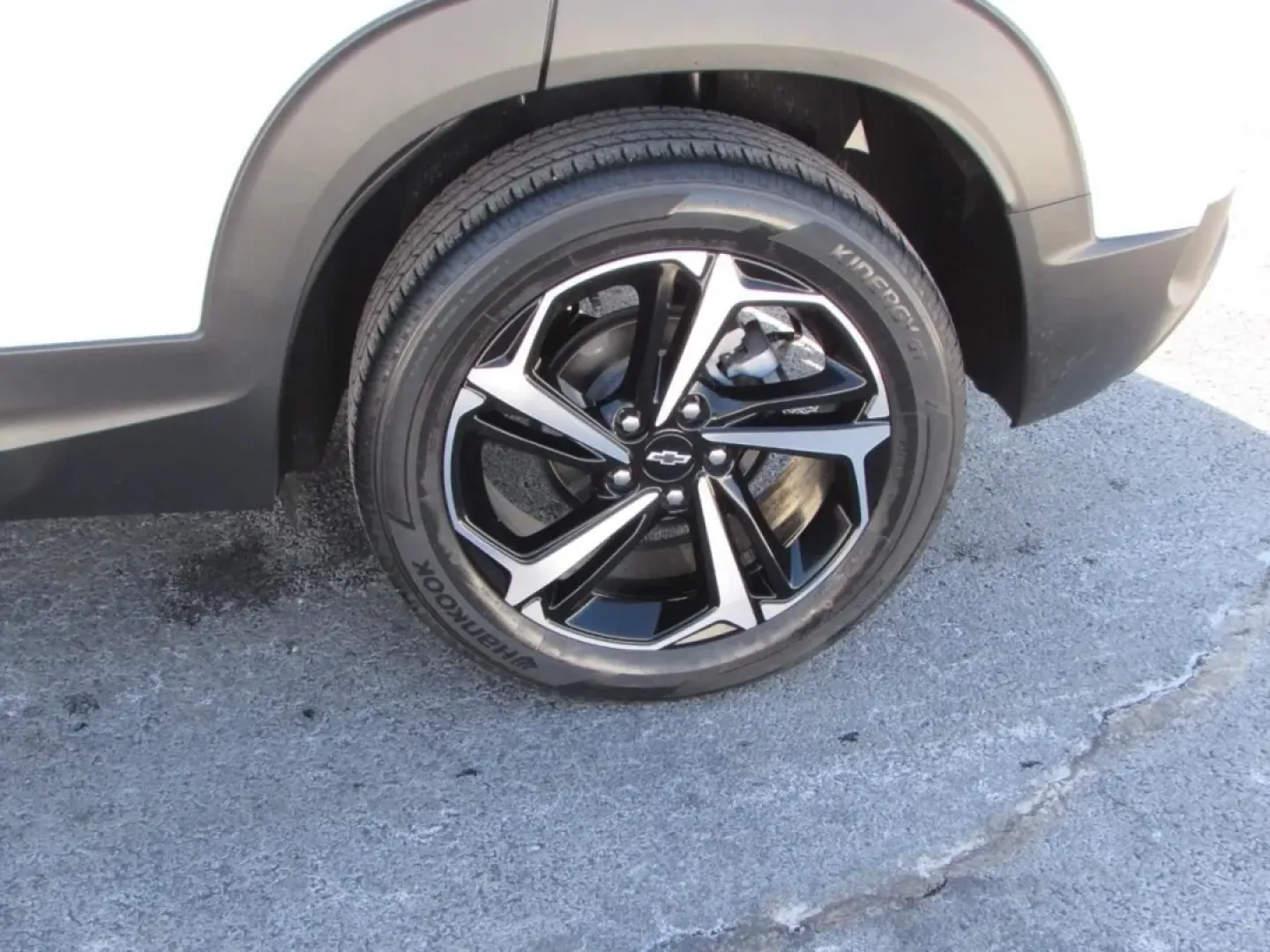 2023 /Jet Black With Red Accents Chevrolet TrailBlazer RS (KL79MTSL9PB) with an 1.3L L3 DOHC 12V engine, Automatic transmission, located at 12836 Highway 21, De Soto, MO, 63020, (636) 337-7777, 38.151867, -90.575615 - **Conquer Your Daily Adventures in the 2023 Chevrolet Trailblazer RS!**<br /> <br /> Are you searching for the perfect vehicle to complement your active lifestyle? Look no further than the 2023 Chevrolet Trailblazer RS, now available at Pettus Ford De Soto. This pre-owned SUV combines versatility wi - Photo#9