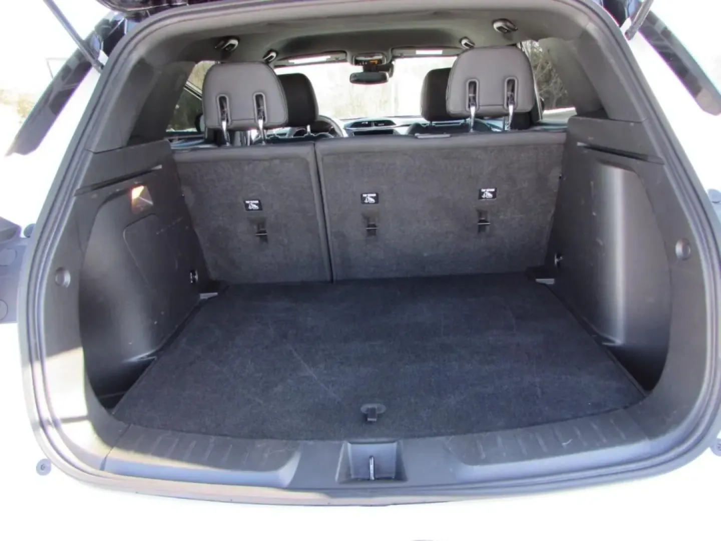 2023 /Jet Black With Red Accents Chevrolet TrailBlazer RS (KL79MTSL9PB) with an 1.3L L3 DOHC 12V engine, Automatic transmission, located at 12836 Highway 21, De Soto, MO, 63020, (636) 337-7777, 38.151867, -90.575615 - **Conquer Your Daily Adventures in the 2023 Chevrolet Trailblazer RS!**<br /> <br /> Are you searching for the perfect vehicle to complement your active lifestyle? Look no further than the 2023 Chevrolet Trailblazer RS, now available at Pettus Ford De Soto. This pre-owned SUV combines versatility wi - Photo#28