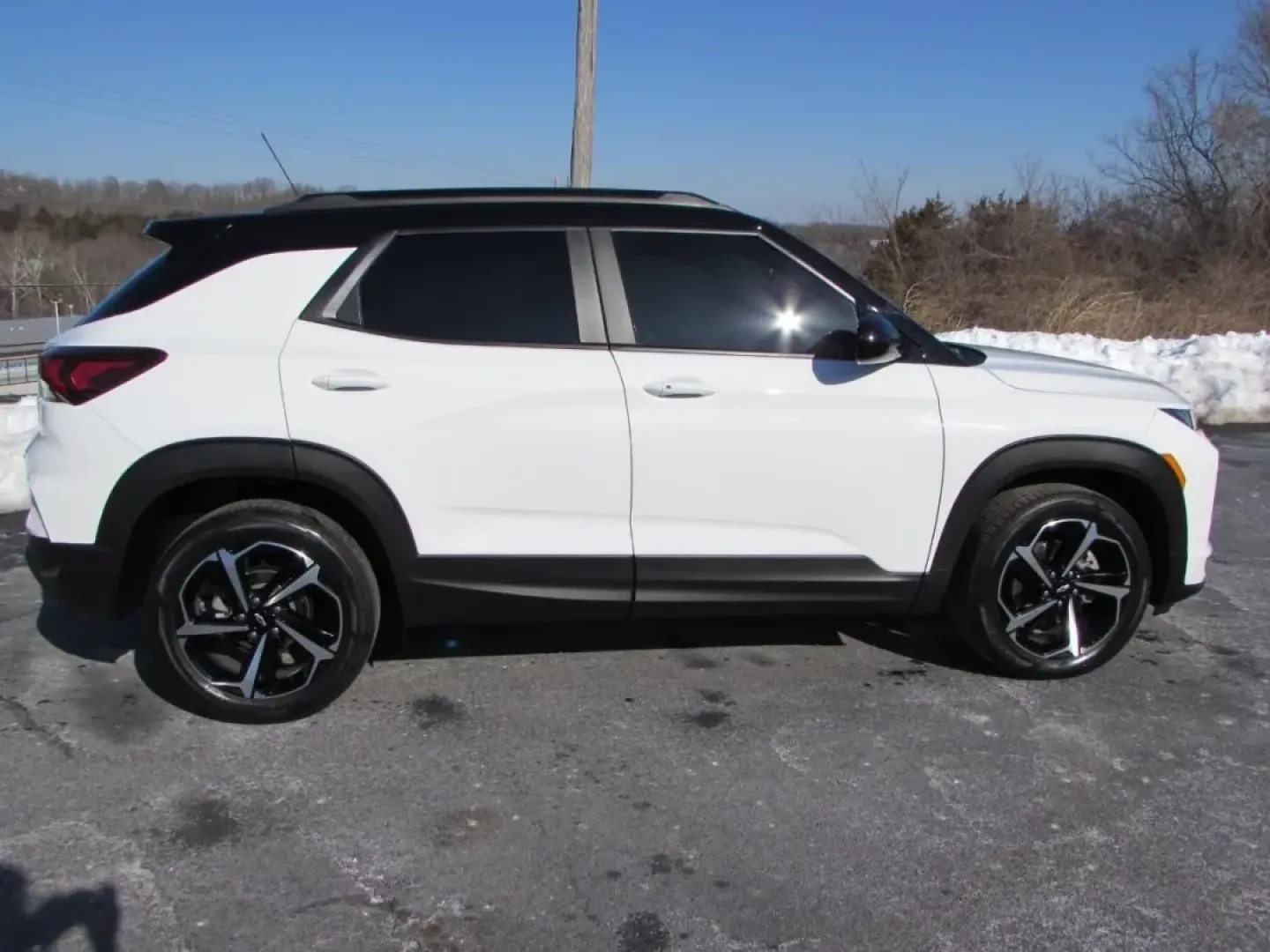 2023 /Jet Black With Red Accents Chevrolet TrailBlazer RS (KL79MTSL9PB) with an 1.3L L3 DOHC 12V engine, Automatic transmission, located at 12836 Highway 21, De Soto, MO, 63020, (636) 337-7777, 38.151867, -90.575615 - **Conquer Your Daily Adventures in the 2023 Chevrolet Trailblazer RS!**<br /> <br /> Are you searching for the perfect vehicle to complement your active lifestyle? Look no further than the 2023 Chevrolet Trailblazer RS, now available at Pettus Ford De Soto. This pre-owned SUV combines versatility wi - Photo#7