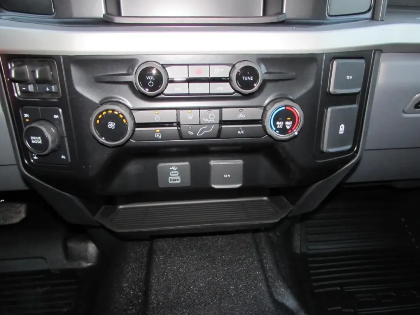 2026 /Medium Dark Slate Ford F-250SD XL (1FT7W2BA2TE) with an 6.8L 2V DEVCT NA PFI V8 Gas engine, located at 12836 Highway 21, De Soto, MO, 63020, (636) 337-7777, 38.151867, -90.575615 - **Unleash Your Adventure with the 2026 Ford Super Duty F-250 SRW A Workhorse Built for All Your Needs!**<br /> <br /> Are you ready to elevate your lifestyle with a vehicle that doesn't just transport you but transforms your adventures? The 2026 Ford Super Duty F-250 SRW is the perfect partner for - Photo#26