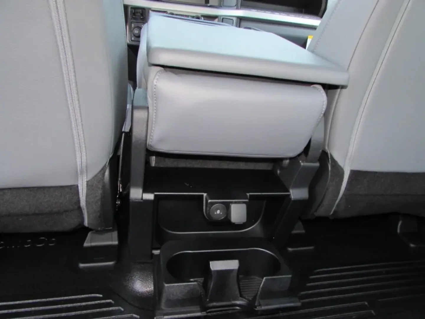 2026 /Medium Dark Slate Ford F-250SD XL (1FT7W2BA2TE) with an 6.8L 2V DEVCT NA PFI V8 Gas engine, located at 12836 Highway 21, De Soto, MO, 63020, (636) 337-7777, 38.151867, -90.575615 - **Unleash Your Adventure with the 2026 Ford Super Duty F-250 SRW A Workhorse Built for All Your Needs!**<br /> <br /> Are you ready to elevate your lifestyle with a vehicle that doesn't just transport you but transforms your adventures? The 2026 Ford Super Duty F-250 SRW is the perfect partner for - Photo#32