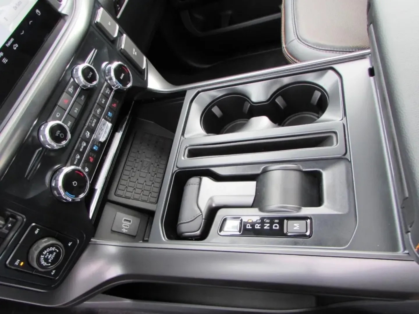 2025 /Black Ford F-150 Tremor (1FTFW4L54SF) with an 5.0L V8 engine, Automatic transmission, located at 12836 Highway 21, De Soto, MO, 63020, (636) 337-7777, 38.151867, -90.575615 - **Elevate Your Adventures with the 2025 Ford F-150 Tremor at Pettus Ford De Soto!**<br /> <br /> Are you ready to take on your next adventure? Whether you're tackling rugged terrains or cruising through city streets, the 2025 Ford F-150 Tremor is the ultimate companion for those who crave both capab - Photo#27