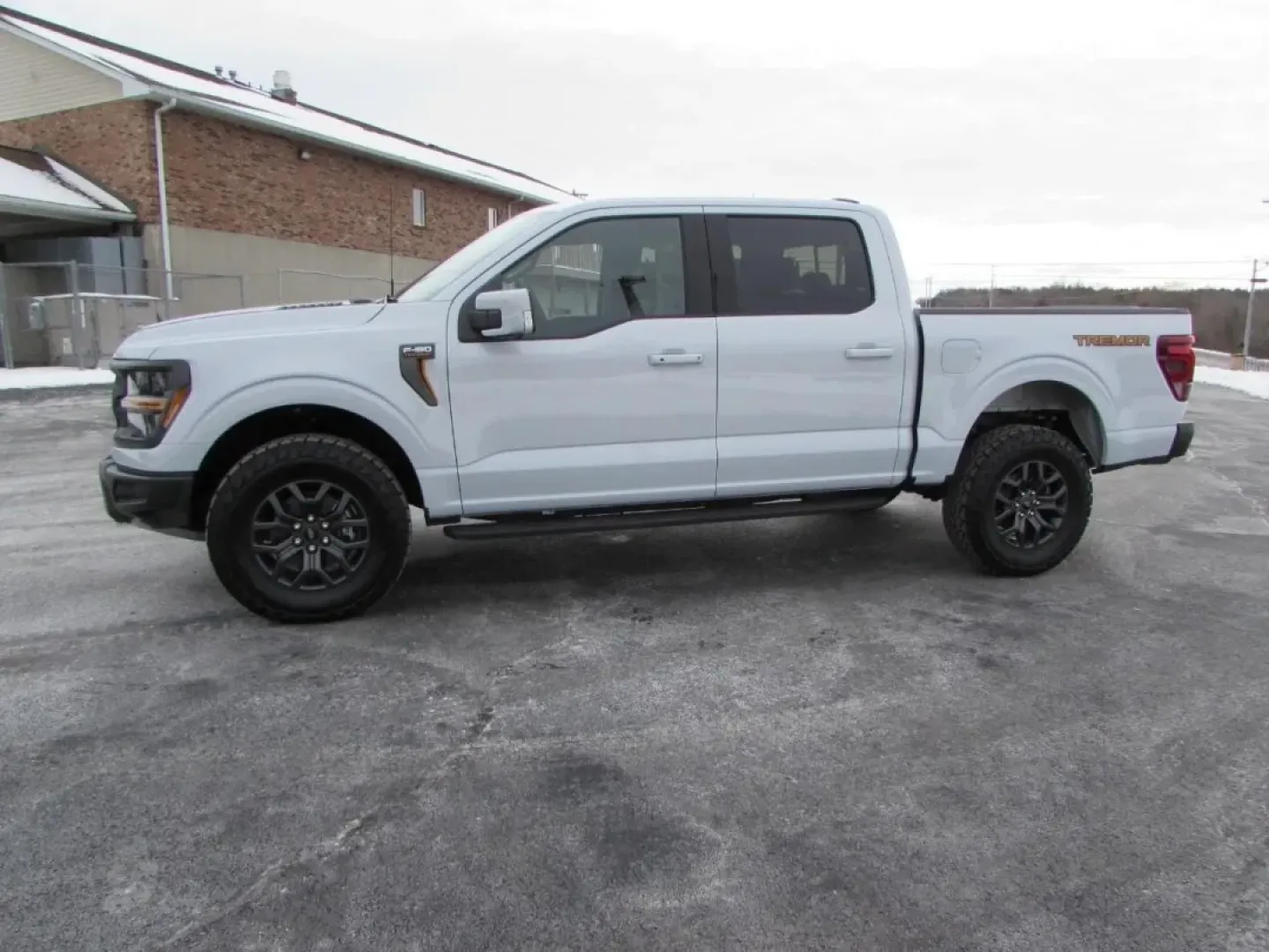 2025 /Black Ford F-150 Tremor (1FTFW4L54SF) with an 5.0L V8 engine, Automatic transmission, located at 12836 Highway 21, De Soto, MO, 63020, (636) 337-7777, 38.151867, -90.575615 - **Elevate Your Adventures with the 2025 Ford F-150 Tremor at Pettus Ford De Soto!**<br /> <br /> Are you ready to take on your next adventure? Whether you're tackling rugged terrains or cruising through city streets, the 2025 Ford F-150 Tremor is the ultimate companion for those who crave both capab - Photo#3