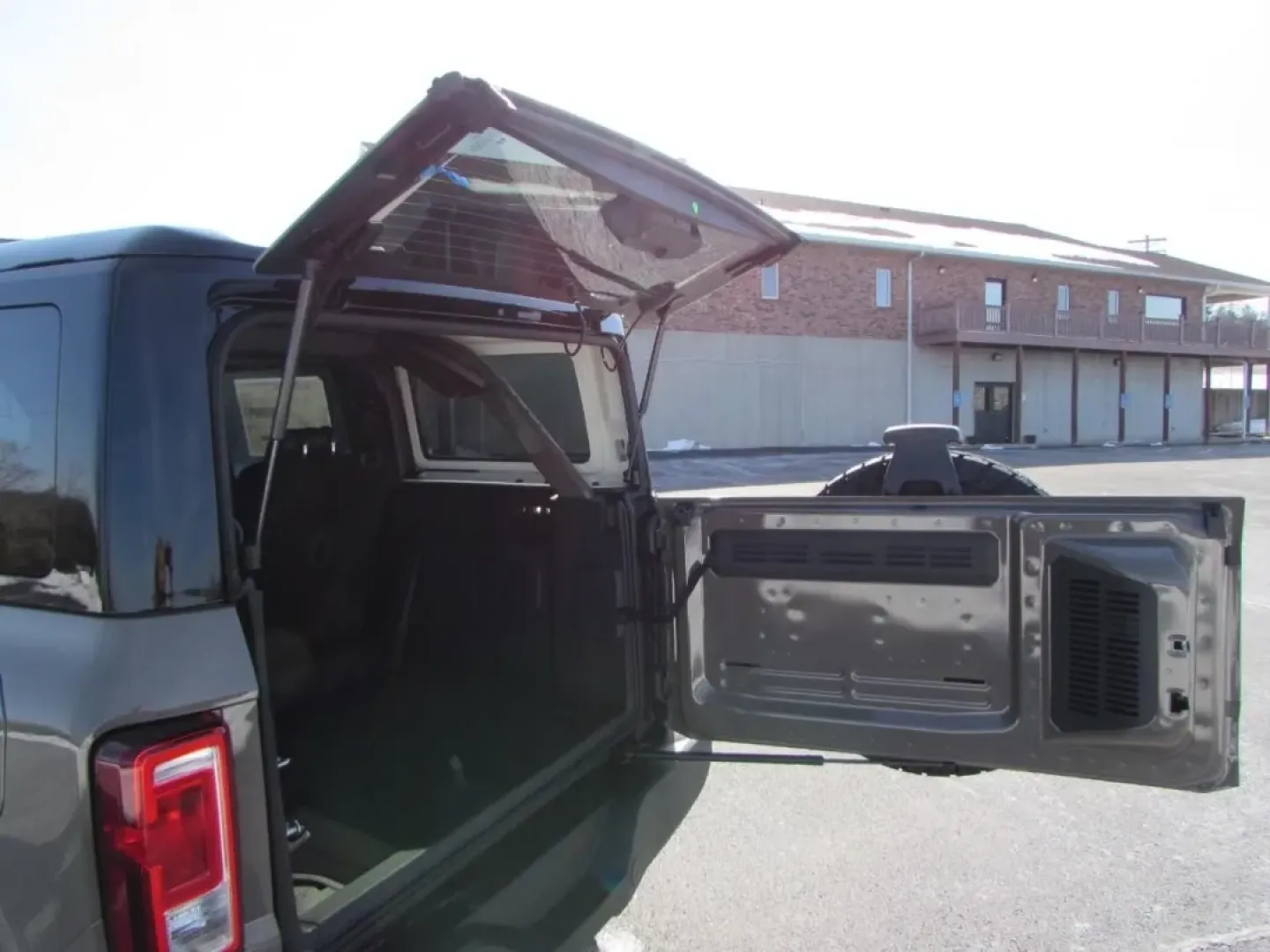 2026 /Black Onyx Ford Bronco Big Bend (1FMDE7BH1TL) with an 2.3L EcoBoost I-4 engine, 7M transmission, located at 12836 Highway 21, De Soto, MO, 63020, (636) 337-7777, 38.151867, -90.575615 - **Explore New Adventures with the 2026 Ford Bronco Big Bend at Pettus Ford De Soto!**<br /> <br /> If you're looking for a vehicle that perfectly balances adventure and everyday practicality, the 2026 Ford Bronco Big Bend is your ideal match. This SUV is designed for those who crave the thrill of we - Photo#34