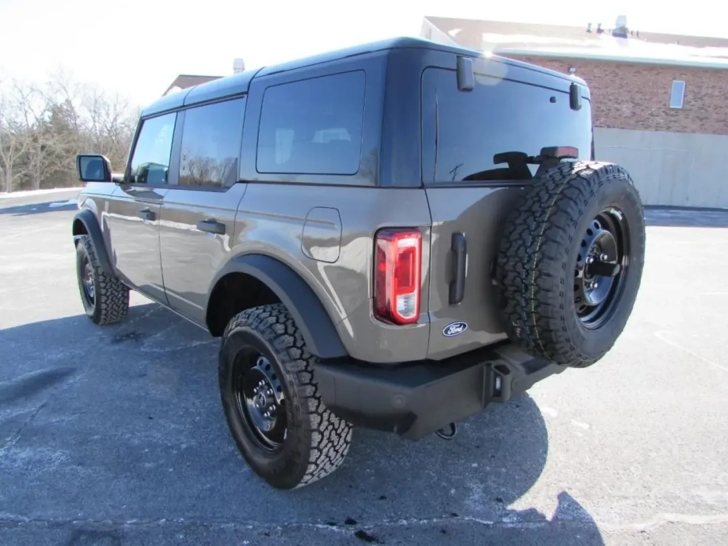 2026 /Black Onyx Ford Bronco Big Bend (1FMDE7BH1TL) with an 2.3L EcoBoost I-4 engine, 7M transmission, located at 12836 Highway 21, De Soto, MO, 63020, (636) 337-7777, 38.151867, -90.575615 - **Explore New Adventures with the 2026 Ford Bronco Big Bend at Pettus Ford De Soto!**<br /> <br /> If you're looking for a vehicle that perfectly balances adventure and everyday practicality, the 2026 Ford Bronco Big Bend is your ideal match. This SUV is designed for those who crave the thrill of we - Photo#4