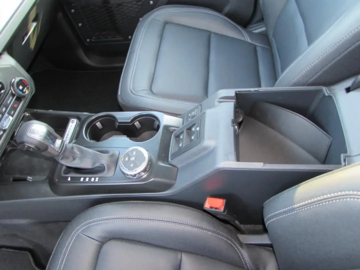 2026 /Black Onyx Ford Bronco Big Bend (1FMDE7BH7TL) with an 2.3L EcoBoost I-4 engine, 7M transmission, located at 12836 Highway 21, De Soto, MO, 63020, (636) 337-7777, 38.151867, -90.575615 - **Conquer the Great Outdoors with the 2026 Ford Bronco Big Bend!** <br /> <br /> Adventure awaits you and your family with the stunning 2026 Ford Bronco Big Bend, now available at Pettus Ford De Soto. Located at 12836 Missouri Hwy 21 in De Soto, MO, our OEM dealership is your one-stop shop for quali - Photo#21