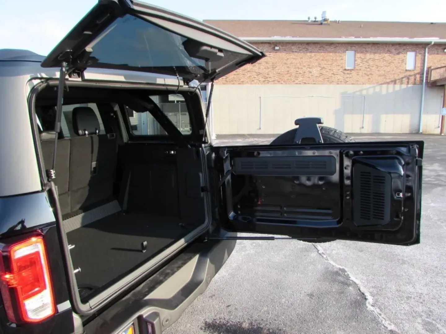 2026 /Black Onyx Ford Bronco Big Bend (1FMDE7BH7TL) with an 2.3L EcoBoost I-4 engine, 7M transmission, located at 12836 Highway 21, De Soto, MO, 63020, (636) 337-7777, 38.151867, -90.575615 - **Conquer the Great Outdoors with the 2026 Ford Bronco Big Bend!** <br /> <br /> Adventure awaits you and your family with the stunning 2026 Ford Bronco Big Bend, now available at Pettus Ford De Soto. Located at 12836 Missouri Hwy 21 in De Soto, MO, our OEM dealership is your one-stop shop for quali - Photo#26