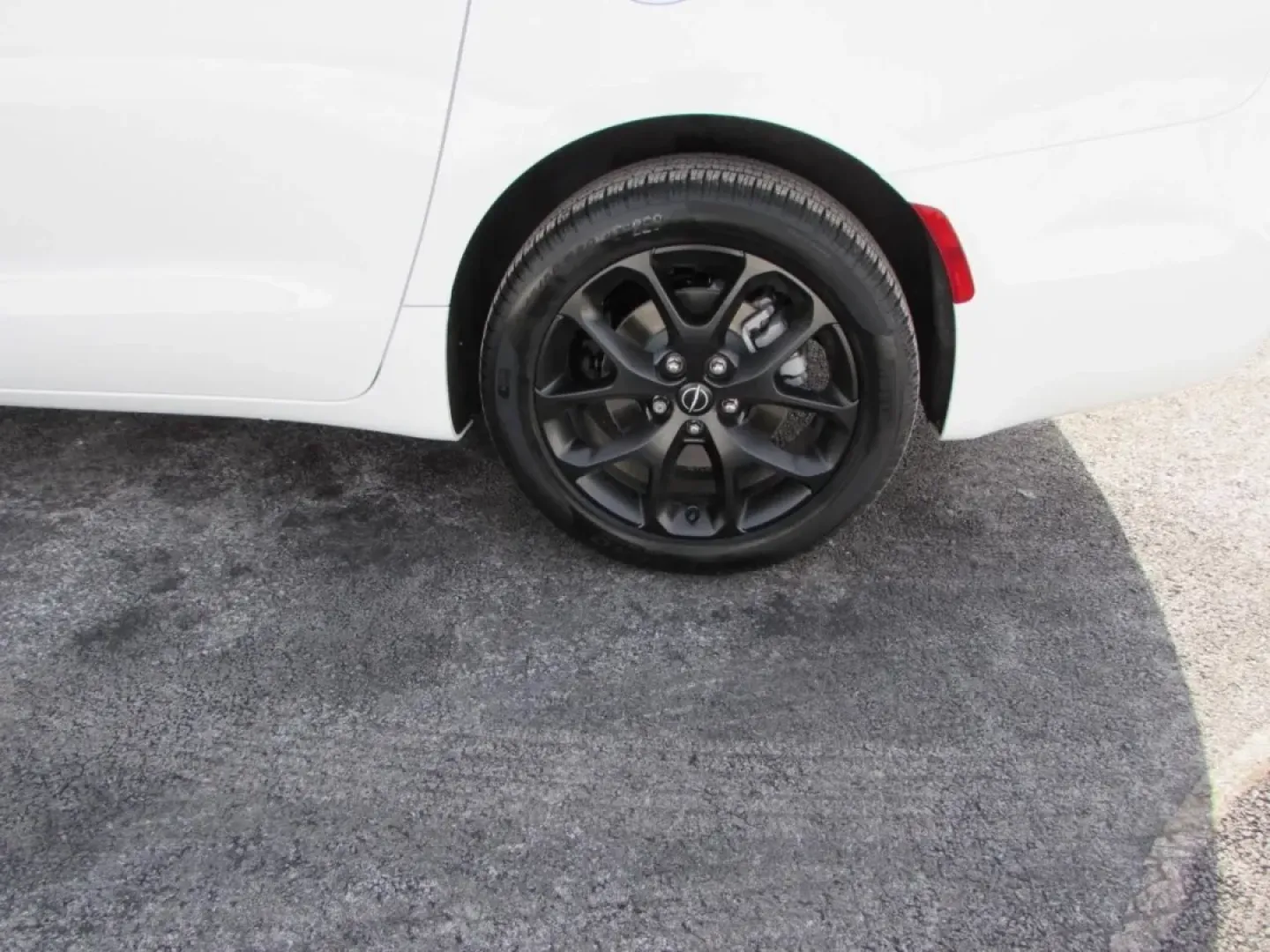 2026 /Black Chrysler Pacifica Limited (2C4RC3GG6TR) with an 3.6L V6 DOHC 24V engine, Automatic transmission, located at 12830 Highway 21, De Soto, MO, 63020, (636) 337-7777, 38.153099, -90.573624 - ### Discover the 2026 Chrysler Pacifica Limited: Your Ultimate Family Minivan<br /> <br /> Are you ready to elevate your family's travel experience? The 2026 Chrysler Pacifica Limited is here to redefine family adventures, making every road trip, school drop-off, and grocery run a breeze. With its s - Photo#9