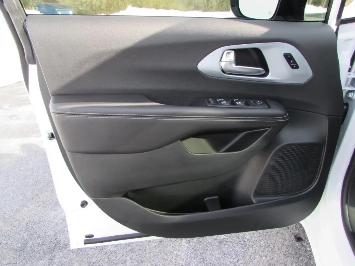 2026 /Black Chrysler Pacifica Limited (2C4RC3GG6TR) with an 3.6L V6 DOHC 24V engine, Automatic transmission, located at 12830 Highway 21, De Soto, MO, 63020, (636) 337-7777, 38.153099, -90.573624 - ### Discover the 2026 Chrysler Pacifica Limited: Your Ultimate Family Minivan<br /> <br /> Are you ready to elevate your family's travel experience? The 2026 Chrysler Pacifica Limited is here to redefine family adventures, making every road trip, school drop-off, and grocery run a breeze. With its s - Photo#12