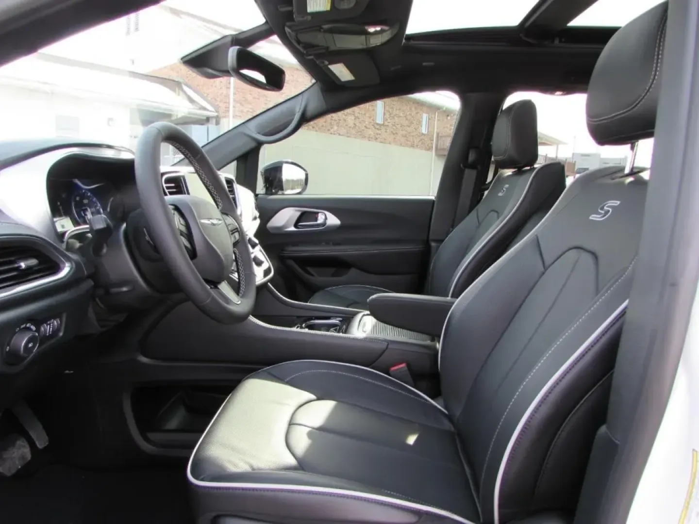 2026 /Black Chrysler Pacifica Limited (2C4RC3GG6TR) with an 3.6L V6 DOHC 24V engine, Automatic transmission, located at 12830 Highway 21, De Soto, MO, 63020, (636) 337-7777, 38.153099, -90.573624 - ### Discover the 2026 Chrysler Pacifica Limited: Your Ultimate Family Minivan<br /> <br /> Are you ready to elevate your family's travel experience? The 2026 Chrysler Pacifica Limited is here to redefine family adventures, making every road trip, school drop-off, and grocery run a breeze. With its s - Photo#13