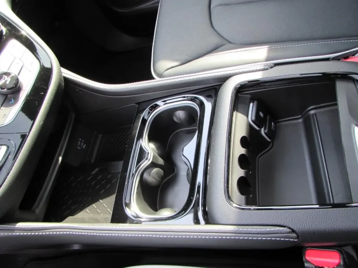 2026 /Black Chrysler Pacifica Limited (2C4RC3GG6TR) with an 3.6L V6 DOHC 24V engine, Automatic transmission, located at 12830 Highway 21, De Soto, MO, 63020, (636) 337-7777, 38.153099, -90.573624 - ### Discover the 2026 Chrysler Pacifica Limited: Your Ultimate Family Minivan<br /> <br /> Are you ready to elevate your family's travel experience? The 2026 Chrysler Pacifica Limited is here to redefine family adventures, making every road trip, school drop-off, and grocery run a breeze. With its s - Photo#22