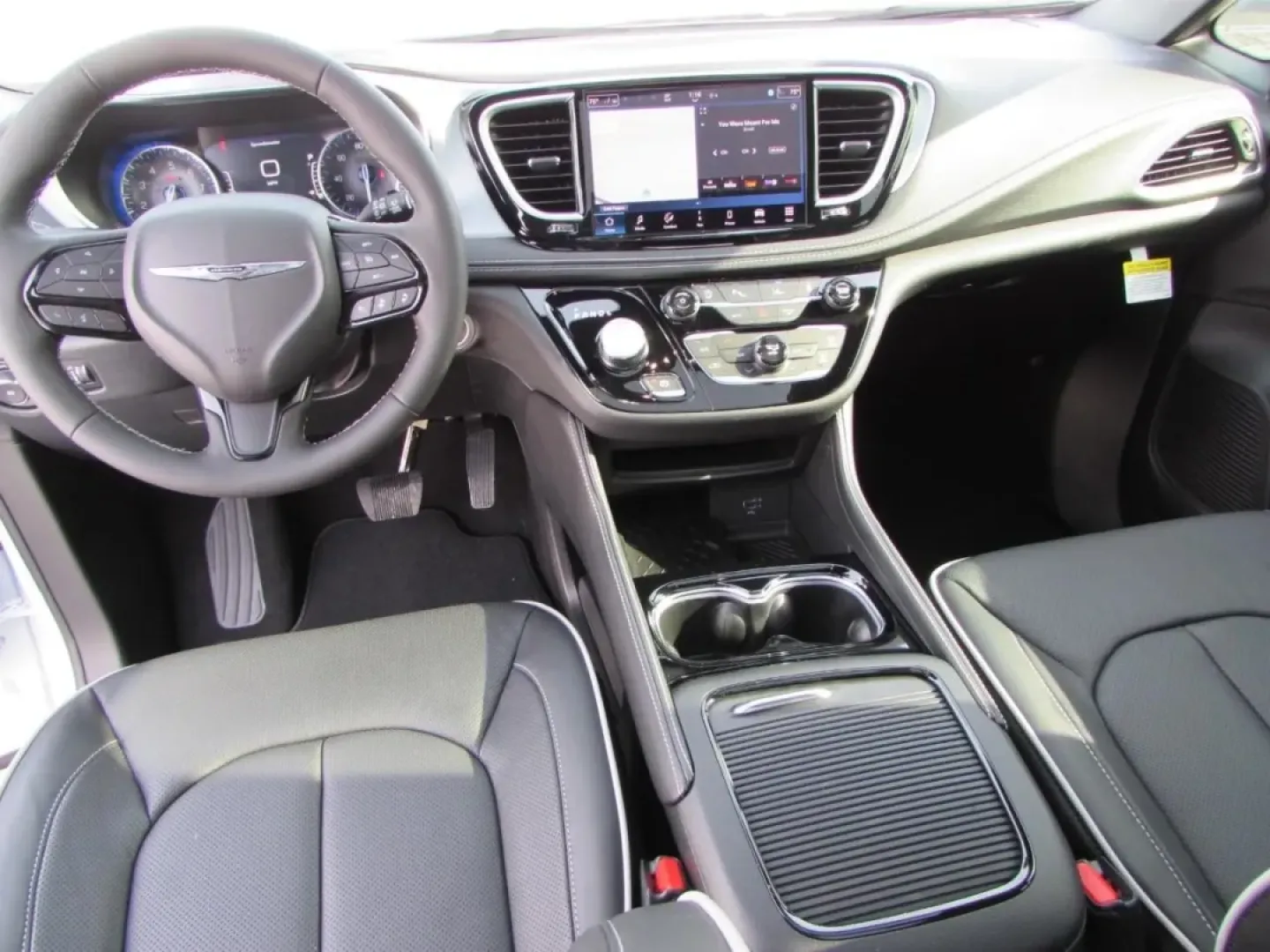 2026 /Black Chrysler Pacifica Limited (2C4RC3GG6TR) with an 3.6L V6 DOHC 24V engine, Automatic transmission, located at 12830 Highway 21, De Soto, MO, 63020, (636) 337-7777, 38.153099, -90.573624 - ### Discover the 2026 Chrysler Pacifica Limited: Your Ultimate Family Minivan<br /> <br /> Are you ready to elevate your family's travel experience? The 2026 Chrysler Pacifica Limited is here to redefine family adventures, making every road trip, school drop-off, and grocery run a breeze. With its s - Photo#23