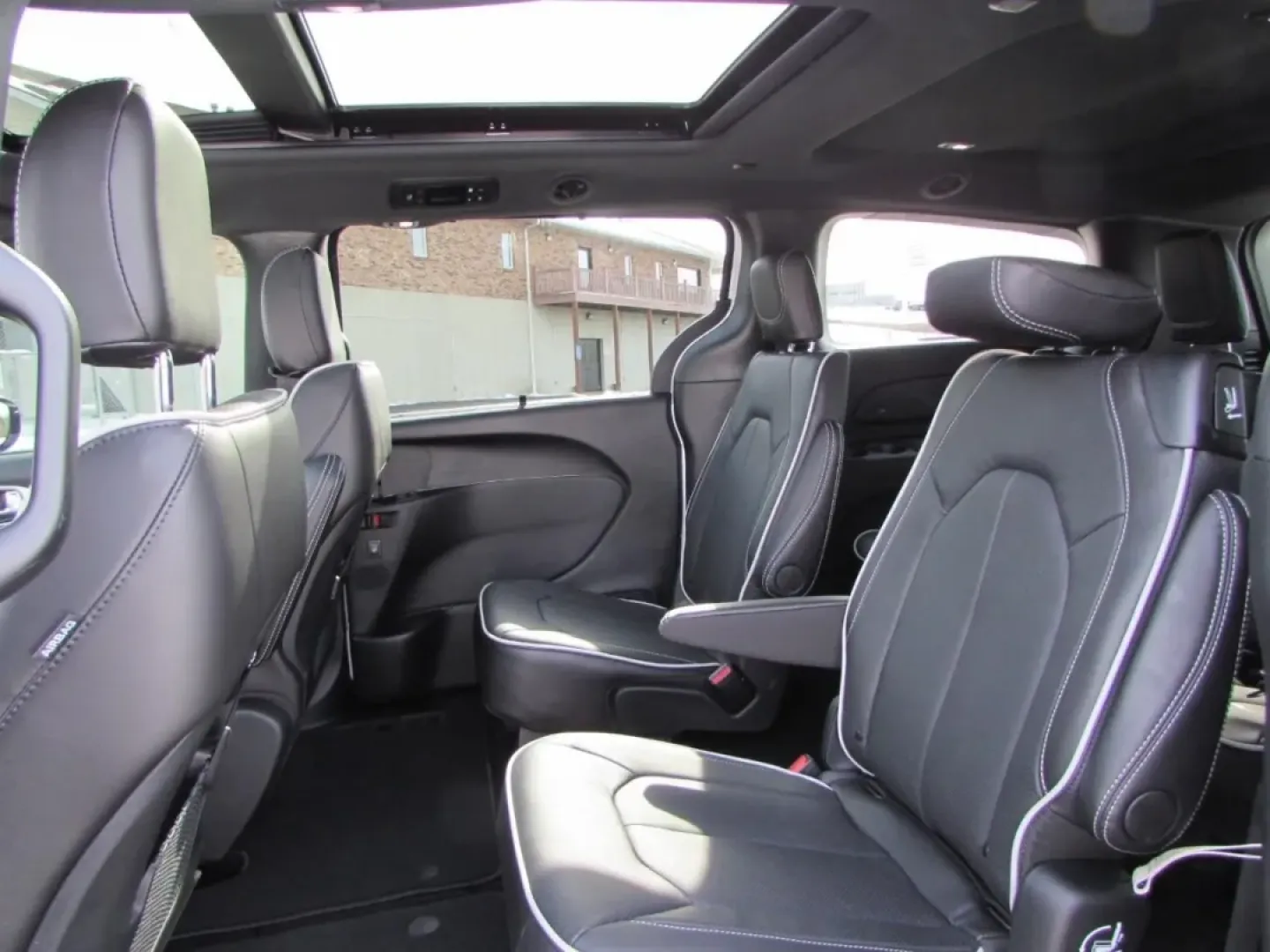 2026 /Black Chrysler Pacifica Limited (2C4RC3GG6TR) with an 3.6L V6 DOHC 24V engine, Automatic transmission, located at 12830 Highway 21, De Soto, MO, 63020, (636) 337-7777, 38.153099, -90.573624 - ### Discover the 2026 Chrysler Pacifica Limited: Your Ultimate Family Minivan<br /> <br /> Are you ready to elevate your family's travel experience? The 2026 Chrysler Pacifica Limited is here to redefine family adventures, making every road trip, school drop-off, and grocery run a breeze. With its s - Photo#24