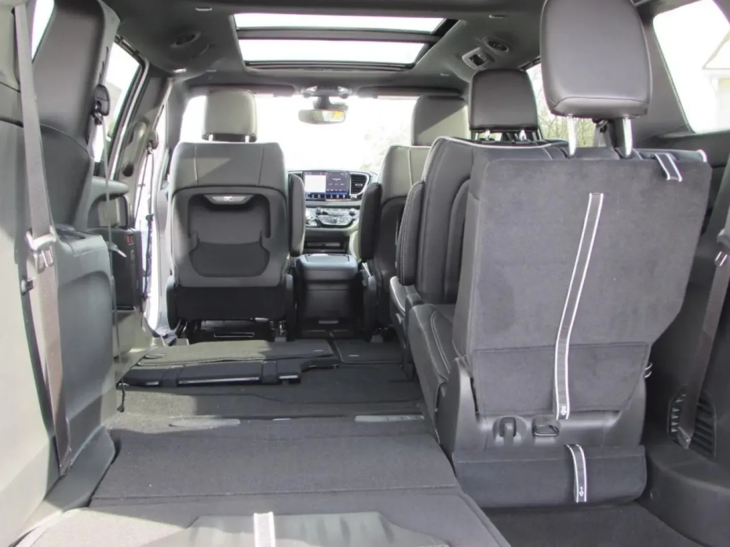 2026 /Black Chrysler Pacifica Limited (2C4RC3GG6TR) with an 3.6L V6 DOHC 24V engine, Automatic transmission, located at 12830 Highway 21, De Soto, MO, 63020, (636) 337-7777, 38.153099, -90.573624 - ### Discover the 2026 Chrysler Pacifica Limited: Your Ultimate Family Minivan<br /> <br /> Are you ready to elevate your family's travel experience? The 2026 Chrysler Pacifica Limited is here to redefine family adventures, making every road trip, school drop-off, and grocery run a breeze. With its s - Photo#33