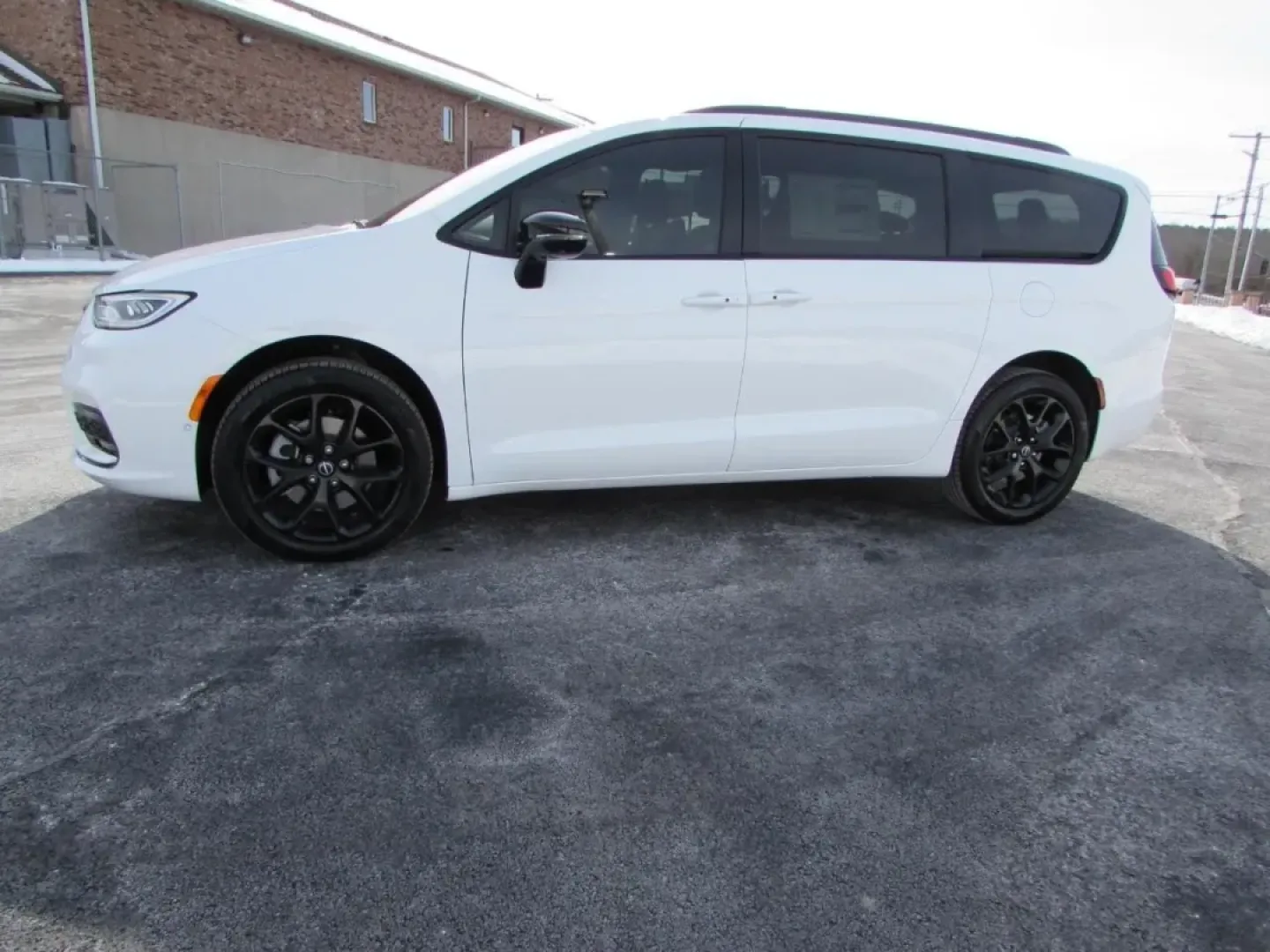 2026 /Black Chrysler Pacifica Limited (2C4RC3GG6TR) with an 3.6L V6 DOHC 24V engine, Automatic transmission, located at 12830 Highway 21, De Soto, MO, 63020, (636) 337-7777, 38.153099, -90.573624 - ### Discover the 2026 Chrysler Pacifica Limited: Your Ultimate Family Minivan<br /> <br /> Are you ready to elevate your family's travel experience? The 2026 Chrysler Pacifica Limited is here to redefine family adventures, making every road trip, school drop-off, and grocery run a breeze. With its s - Photo#3