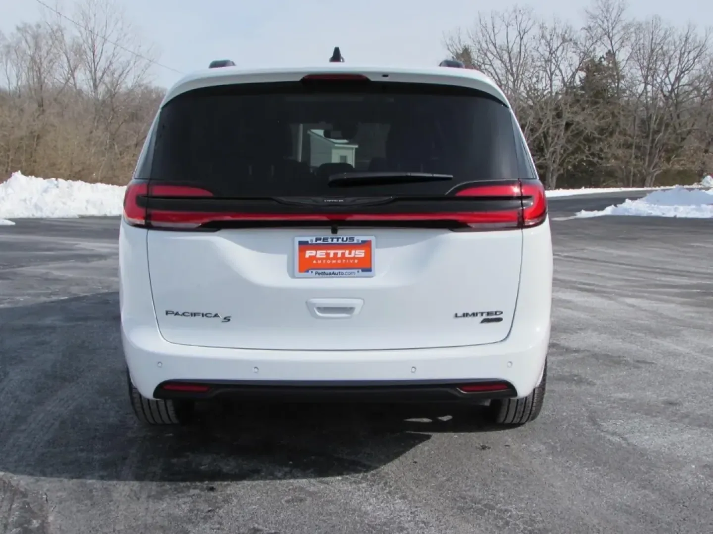 2026 /Black Chrysler Pacifica Limited (2C4RC3GG6TR) with an 3.6L V6 DOHC 24V engine, Automatic transmission, located at 12830 Highway 21, De Soto, MO, 63020, (636) 337-7777, 38.153099, -90.573624 - ### Discover the 2026 Chrysler Pacifica Limited: Your Ultimate Family Minivan<br /> <br /> Are you ready to elevate your family's travel experience? The 2026 Chrysler Pacifica Limited is here to redefine family adventures, making every road trip, school drop-off, and grocery run a breeze. With its s - Photo#5