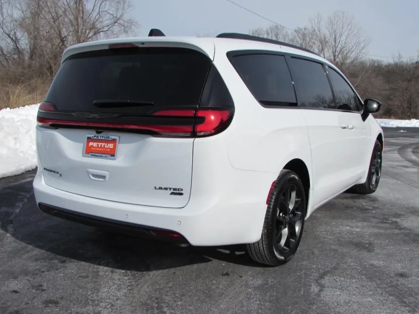 2026 /Black Chrysler Pacifica Limited (2C4RC3GG6TR) with an 3.6L V6 DOHC 24V engine, Automatic transmission, located at 12830 Highway 21, De Soto, MO, 63020, (636) 337-7777, 38.153099, -90.573624 - ### Discover the 2026 Chrysler Pacifica Limited: Your Ultimate Family Minivan<br /> <br /> Are you ready to elevate your family's travel experience? The 2026 Chrysler Pacifica Limited is here to redefine family adventures, making every road trip, school drop-off, and grocery run a breeze. With its s - Photo#6