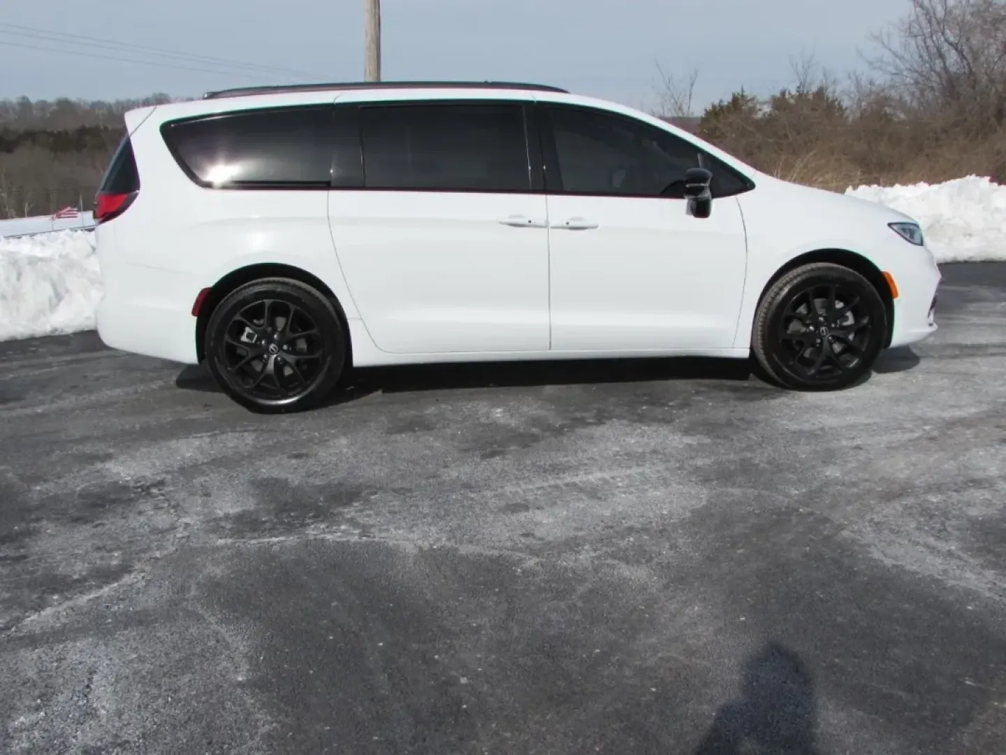 2026 /Black Chrysler Pacifica Limited (2C4RC3GG6TR) with an 3.6L V6 DOHC 24V engine, Automatic transmission, located at 12830 Highway 21, De Soto, MO, 63020, (636) 337-7777, 38.153099, -90.573624 - ### Discover the 2026 Chrysler Pacifica Limited: Your Ultimate Family Minivan<br /> <br /> Are you ready to elevate your family's travel experience? The 2026 Chrysler Pacifica Limited is here to redefine family adventures, making every road trip, school drop-off, and grocery run a breeze. With its s - Photo#7
