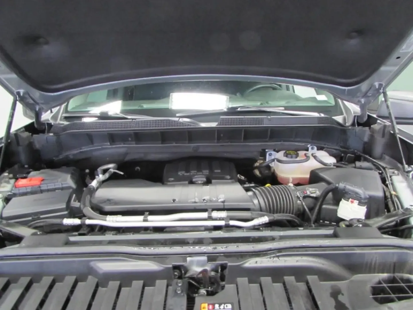 2024 /Black Chevrolet Silverado 1500 Custom (1GCPDBEK7RZ) with an 2.7L L4 DOHC 16V TURBO engine, Automatic transmission, located at 12830 Highway 21, De Soto, MO, 63020, (636) 337-7777, 38.153099, -90.573624 - **Unleash Your Adventurous Spirit with the 2024 Chevrolet Silverado 1500 at Pettus CDJR DeSoto!**<br /> <br /> Are you ready to elevate your lifestyle with a truck that can handle everything from weekend adventures to daily commutes? Look no further than this impressive 2024 Chevrolet Silverado 1500 - Photo#9