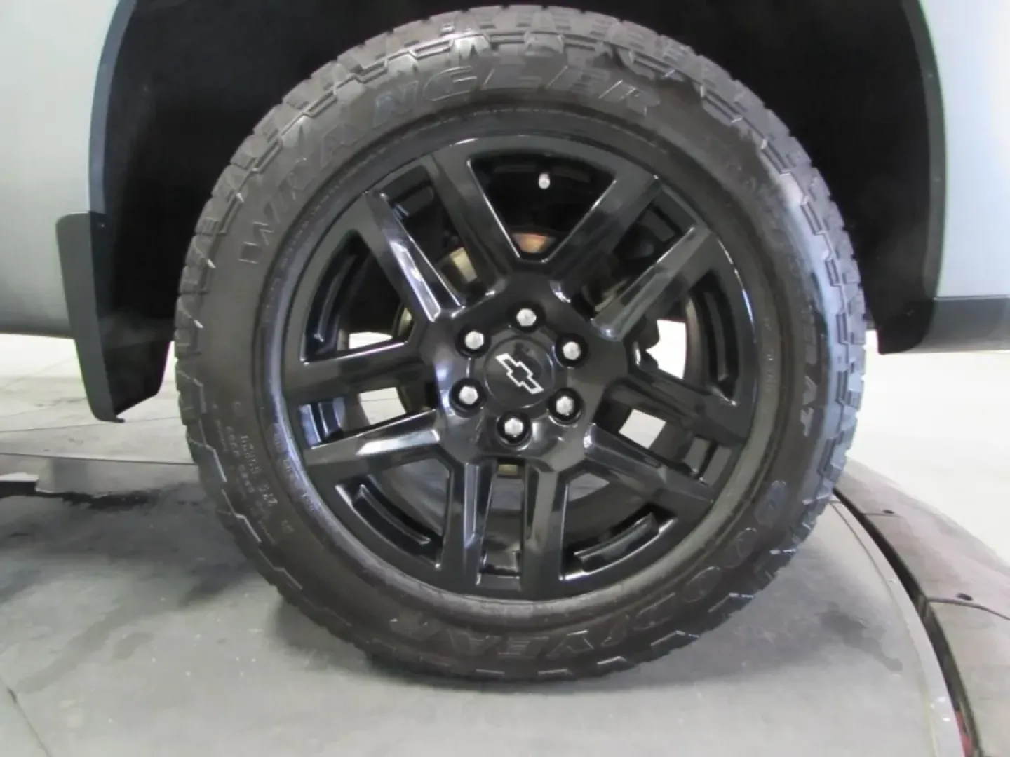 2024 /Black Chevrolet Silverado 1500 Custom (1GCPDBEK7RZ) with an 2.7L L4 DOHC 16V TURBO engine, Automatic transmission, located at 12830 Highway 21, De Soto, MO, 63020, (636) 337-7777, 38.153099, -90.573624 - **Unleash Your Adventurous Spirit with the 2024 Chevrolet Silverado 1500 at Pettus CDJR DeSoto!**<br /> <br /> Are you ready to elevate your lifestyle with a truck that can handle everything from weekend adventures to daily commutes? Look no further than this impressive 2024 Chevrolet Silverado 1500 - Photo#10