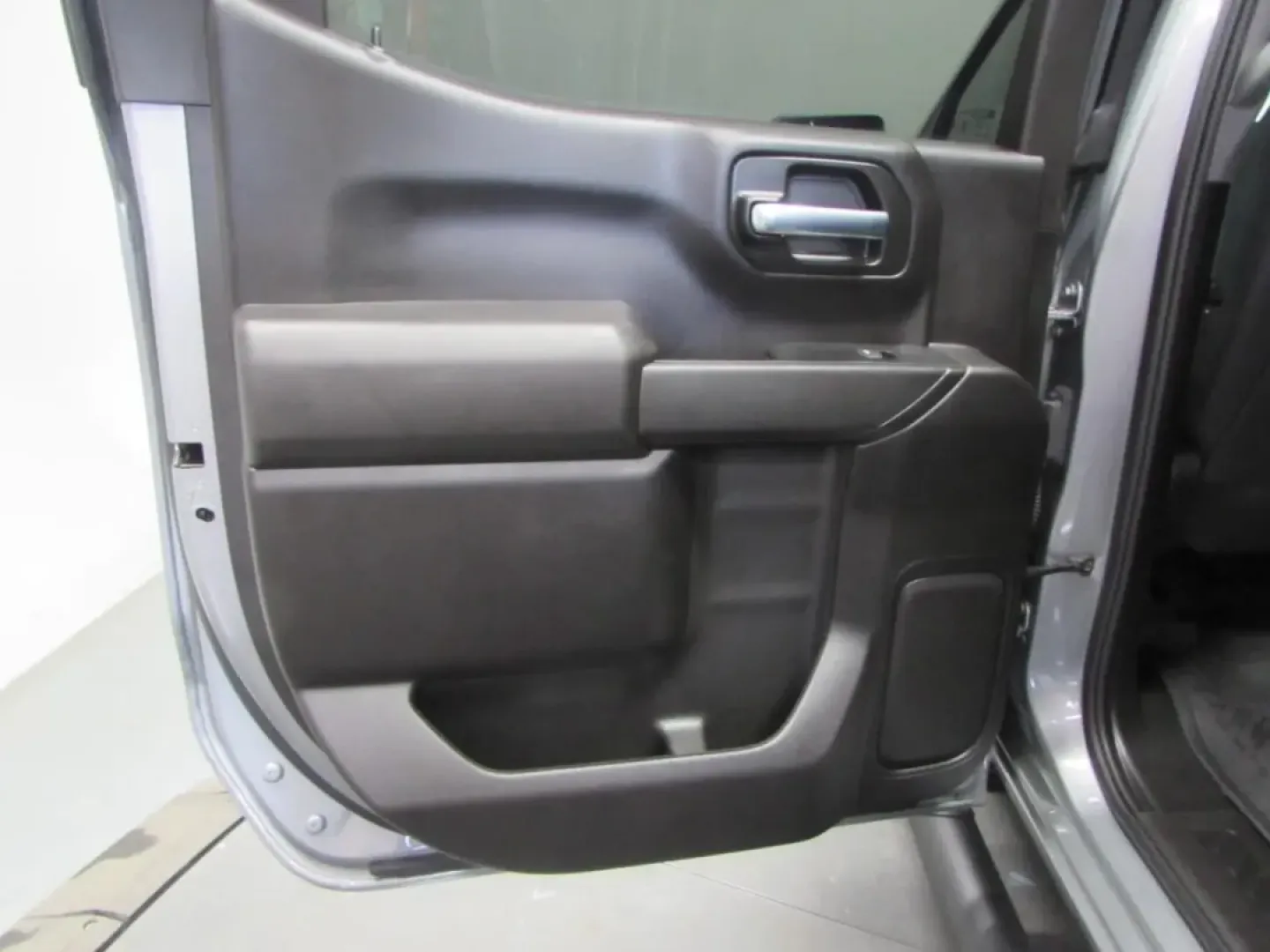 2024 /Black Chevrolet Silverado 1500 Custom (1GCPDBEK7RZ) with an 2.7L L4 DOHC 16V TURBO engine, Automatic transmission, located at 12830 Highway 21, De Soto, MO, 63020, (636) 337-7777, 38.153099, -90.573624 - **Unleash Your Adventurous Spirit with the 2024 Chevrolet Silverado 1500 at Pettus CDJR DeSoto!**<br /> <br /> Are you ready to elevate your lifestyle with a truck that can handle everything from weekend adventures to daily commutes? Look no further than this impressive 2024 Chevrolet Silverado 1500 - Photo#13