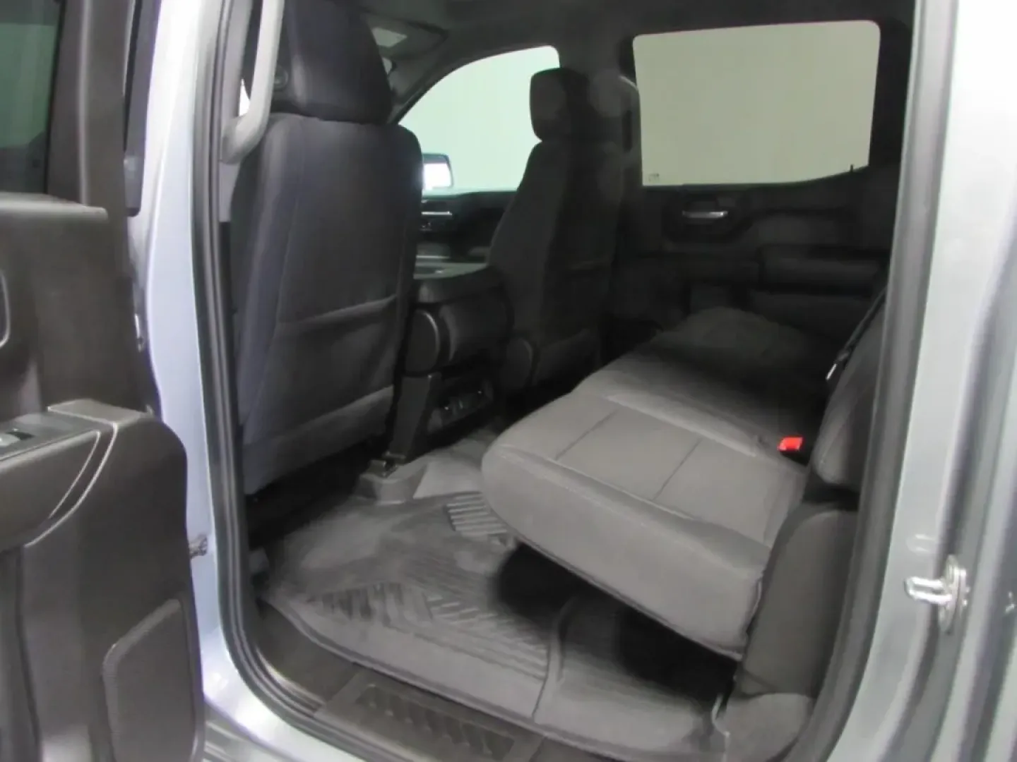 2024 /Black Chevrolet Silverado 1500 Custom (1GCPDBEK7RZ) with an 2.7L L4 DOHC 16V TURBO engine, Automatic transmission, located at 12830 Highway 21, De Soto, MO, 63020, (636) 337-7777, 38.153099, -90.573624 - **Unleash Your Adventurous Spirit with the 2024 Chevrolet Silverado 1500 at Pettus CDJR DeSoto!**<br /> <br /> Are you ready to elevate your lifestyle with a truck that can handle everything from weekend adventures to daily commutes? Look no further than this impressive 2024 Chevrolet Silverado 1500 - Photo#14