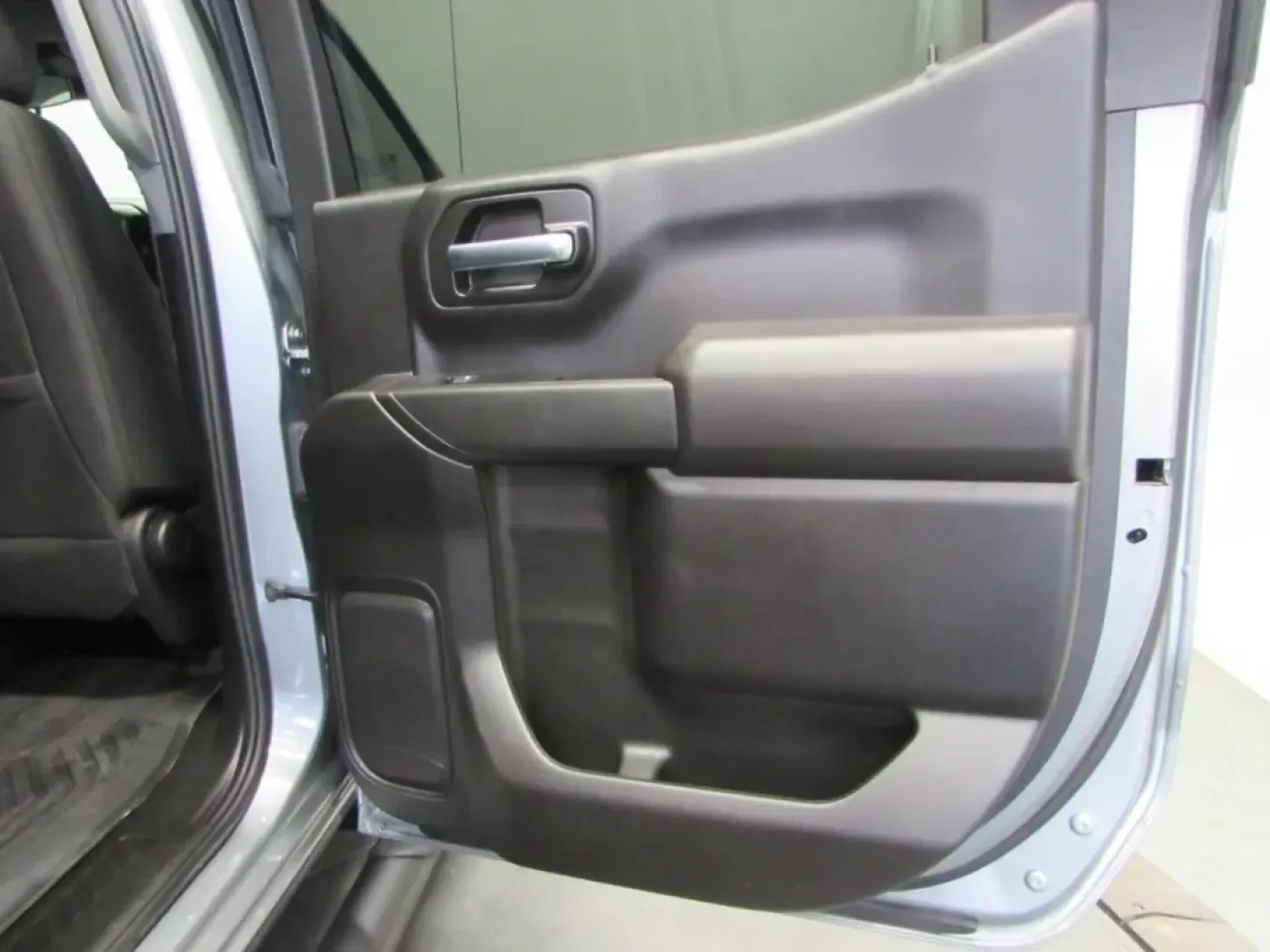 2024 /Black Chevrolet Silverado 1500 Custom (1GCPDBEK7RZ) with an 2.7L L4 DOHC 16V TURBO engine, Automatic transmission, located at 12830 Highway 21, De Soto, MO, 63020, (636) 337-7777, 38.153099, -90.573624 - **Unleash Your Adventurous Spirit with the 2024 Chevrolet Silverado 1500 at Pettus CDJR DeSoto!**<br /> <br /> Are you ready to elevate your lifestyle with a truck that can handle everything from weekend adventures to daily commutes? Look no further than this impressive 2024 Chevrolet Silverado 1500 - Photo#17