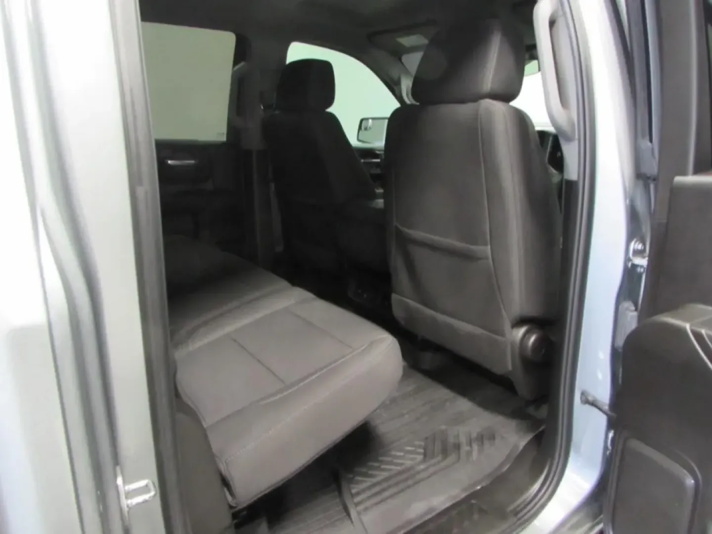 2024 /Black Chevrolet Silverado 1500 Custom (1GCPDBEK7RZ) with an 2.7L L4 DOHC 16V TURBO engine, Automatic transmission, located at 12830 Highway 21, De Soto, MO, 63020, (636) 337-7777, 38.153099, -90.573624 - **Unleash Your Adventurous Spirit with the 2024 Chevrolet Silverado 1500 at Pettus CDJR DeSoto!**<br /> <br /> Are you ready to elevate your lifestyle with a truck that can handle everything from weekend adventures to daily commutes? Look no further than this impressive 2024 Chevrolet Silverado 1500 - Photo#18