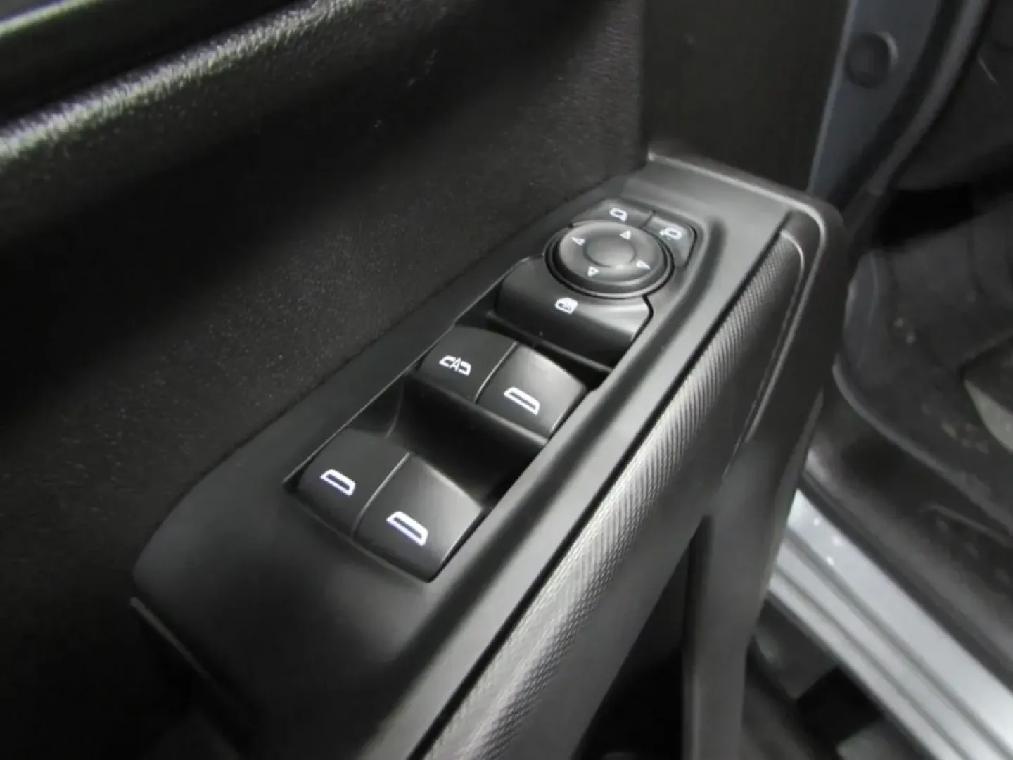 2024 /Black Chevrolet Silverado 1500 Custom (1GCPDBEK7RZ) with an 2.7L L4 DOHC 16V TURBO engine, Automatic transmission, located at 12830 Highway 21, De Soto, MO, 63020, (636) 337-7777, 38.153099, -90.573624 - **Unleash Your Adventurous Spirit with the 2024 Chevrolet Silverado 1500 at Pettus CDJR DeSoto!**<br /> <br /> Are you ready to elevate your lifestyle with a truck that can handle everything from weekend adventures to daily commutes? Look no further than this impressive 2024 Chevrolet Silverado 1500 - Photo#20