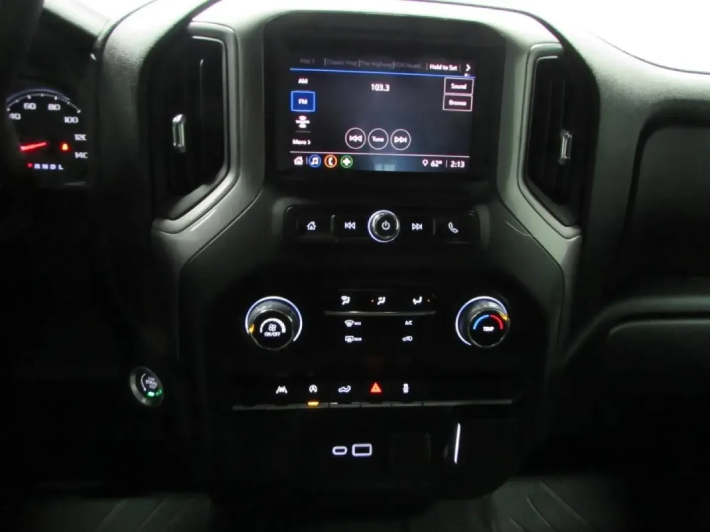 2024 /Black Chevrolet Silverado 1500 Custom (1GCPDBEK7RZ) with an 2.7L L4 DOHC 16V TURBO engine, Automatic transmission, located at 12830 Highway 21, De Soto, MO, 63020, (636) 337-7777, 38.153099, -90.573624 - **Unleash Your Adventurous Spirit with the 2024 Chevrolet Silverado 1500 at Pettus CDJR DeSoto!**<br /> <br /> Are you ready to elevate your lifestyle with a truck that can handle everything from weekend adventures to daily commutes? Look no further than this impressive 2024 Chevrolet Silverado 1500 - Photo#26