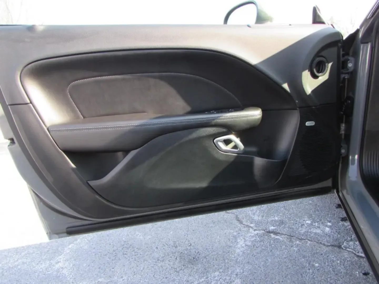 2018 /Black Dodge Challenger 392 Hemi Scat Pack Shaker (2C3CDZFJ0JH) with an 6.4L V8 OHV 16V engine, Manual/Standard transmission, located at 12830 Highway 21, De Soto, MO, 63020, (636) 337-7777, 38.153099, -90.573624 - **Unleash Your Inner Road Warrior with the 2018 Dodge Challenger at Pettus CDJR DeSoto!**<br /> <br /> Are you ready to elevate your driving experience? Whether you're cruising down scenic Highway 21 or navigating through the vibrant streets of De Soto, MO, the 2018 Dodge Challenger is your ticket t - Photo#11