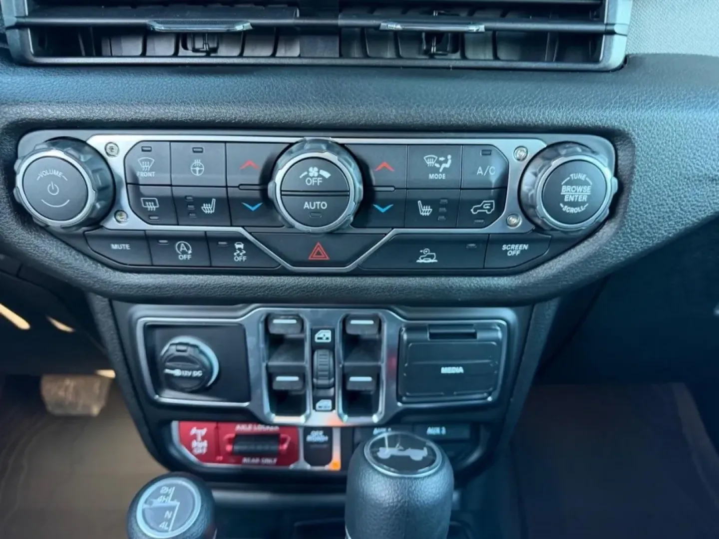 2026 /Black Cloth Jeep Wrangler Willys (1C4PJXDN8TW) with an 2.0L engine, 6M transmission, located at 970 Woodlawn Dr., Farmington, MO, 63640, (573) 431-7800, 37.825642, -90.468674 - **Adventure Awaits with the 2026 Jeep Wrangler Willys at Pettus CDJR Farmington!**<br /> <br /> Are you ready to embrace the great outdoors and explore new horizons? The 2026 Jeep Wrangler Willys is the ultimate companion for those who crave adventure and seek to create lasting memories. With its ru - Photo#14