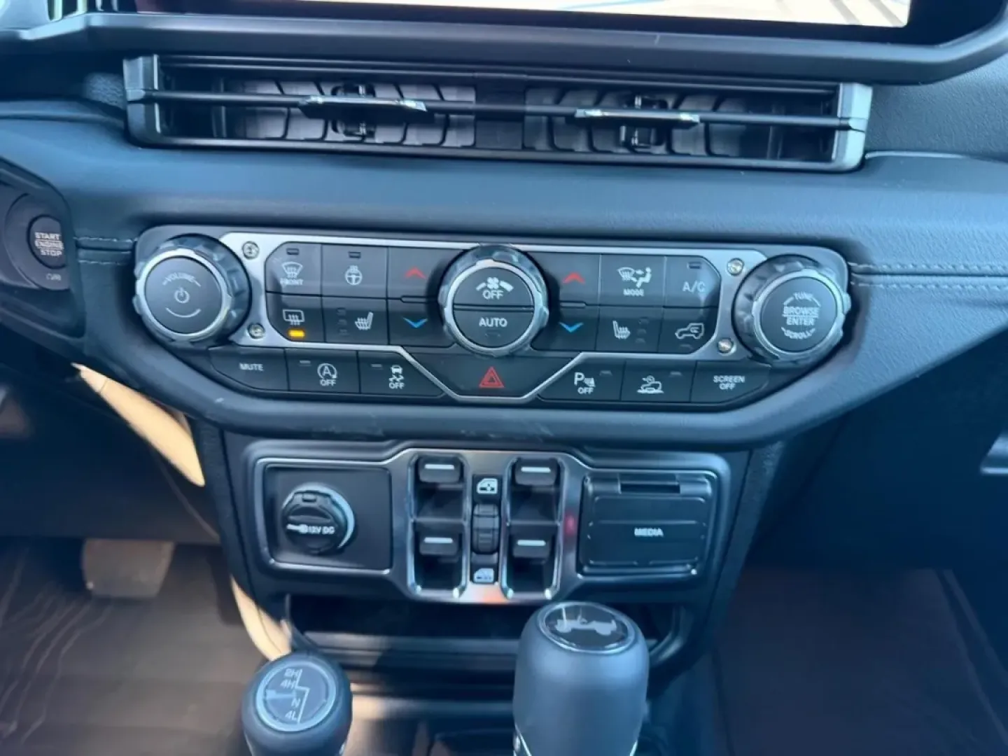 2026 /Black Leather Jeep Wrangler Sahara (1C4PJXEN1TW) with an 2.0L engine, 6M transmission, located at 970 Woodlawn Dr., Farmington, MO, 63640, (573) 431-7800, 37.825642, -90.468674 - **Adventure Awaits with the 2026 Jeep Wrangler Sahara Your Perfect Companion for Weekend Getaways!**<br /> <br /> Are you ready to elevate your outdoor adventures or simply enjoy a versatile, stylish vehicle for your everyday commute? Look no further than the 2026 Jeep Wrangler Sahara, now availabl - Photo#14