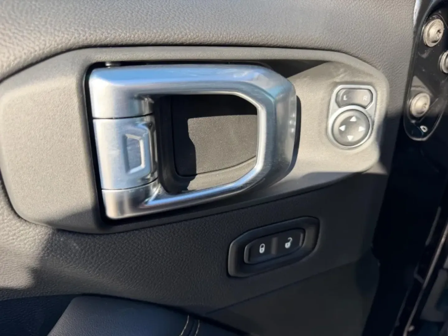 2026 /Black Leather Jeep Wrangler Sahara (1C4PJXEN1TW) with an 2.0L engine, 6M transmission, located at 970 Woodlawn Dr., Farmington, MO, 63640, (573) 431-7800, 37.825642, -90.468674 - **Adventure Awaits with the 2026 Jeep Wrangler Sahara Your Perfect Companion for Weekend Getaways!**<br /> <br /> Are you ready to elevate your outdoor adventures or simply enjoy a versatile, stylish vehicle for your everyday commute? Look no further than the 2026 Jeep Wrangler Sahara, now availabl - Photo#17