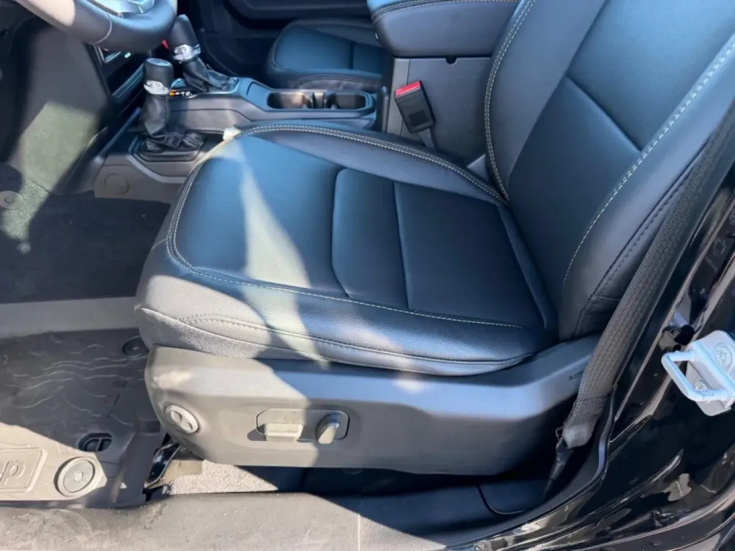 2026 /Black Leather Jeep Wrangler Sahara (1C4PJXEN1TW) with an 2.0L engine, 6M transmission, located at 970 Woodlawn Dr., Farmington, MO, 63640, (573) 431-7800, 37.825642, -90.468674 - **Adventure Awaits with the 2026 Jeep Wrangler Sahara Your Perfect Companion for Weekend Getaways!**<br /> <br /> Are you ready to elevate your outdoor adventures or simply enjoy a versatile, stylish vehicle for your everyday commute? Look no further than the 2026 Jeep Wrangler Sahara, now availabl - Photo#18