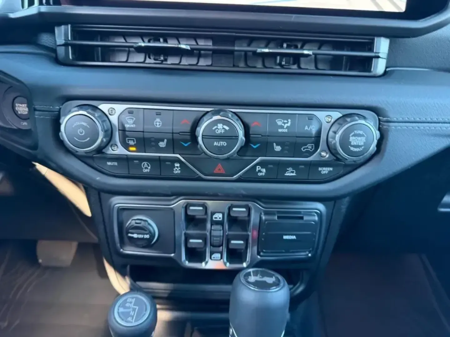 2026 /Black Leather Jeep Wrangler Sahara (1C4PJXEN1TW) with an 2.0L engine, 6M transmission, located at 970 Woodlawn Dr., Farmington, MO, 63640, (573) 431-7800, 37.825642, -90.468674 - **Adventure Awaits with the 2026 Jeep Wrangler Sahara Your Perfect Companion for Weekend Getaways!**<br /> <br /> Are you ready to elevate your outdoor adventures or simply enjoy a versatile, stylish vehicle for your everyday commute? Look no further than the 2026 Jeep Wrangler Sahara, now availabl - Photo#14