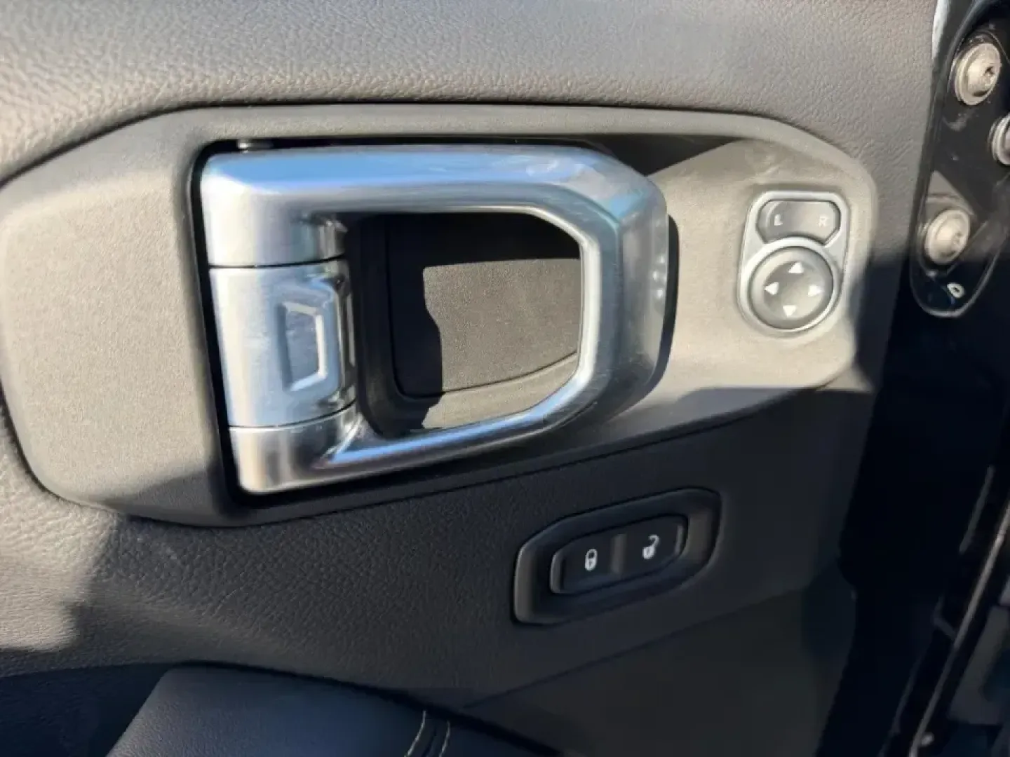 2026 /Black Leather Jeep Wrangler Sahara (1C4PJXEN1TW) with an 2.0L engine, 6M transmission, located at 970 Woodlawn Dr., Farmington, MO, 63640, (573) 431-7800, 37.825642, -90.468674 - **Adventure Awaits with the 2026 Jeep Wrangler Sahara Your Perfect Companion for Weekend Getaways!**<br /> <br /> Are you ready to elevate your outdoor adventures or simply enjoy a versatile, stylish vehicle for your everyday commute? Look no further than the 2026 Jeep Wrangler Sahara, now availabl - Photo#17