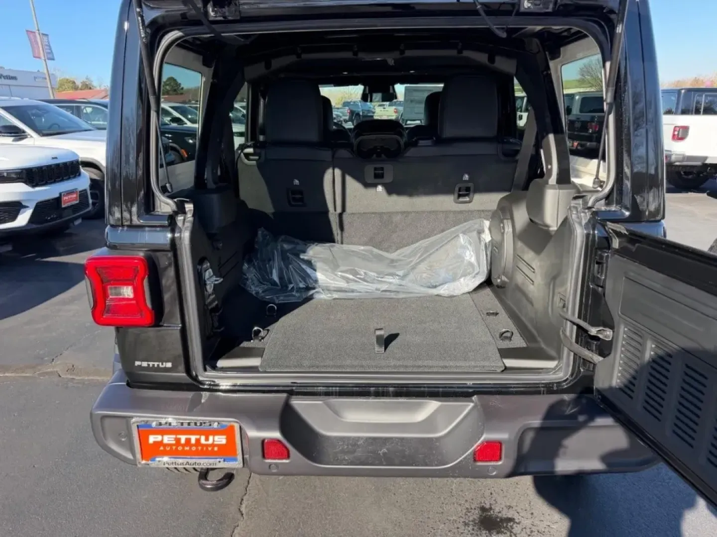 2026 /Black Leather Jeep Wrangler Sahara (1C4PJXEN1TW) with an 2.0L engine, 6M transmission, located at 970 Woodlawn Dr., Farmington, MO, 63640, (573) 431-7800, 37.825642, -90.468674 - **Adventure Awaits with the 2026 Jeep Wrangler Sahara Your Perfect Companion for Weekend Getaways!**<br /> <br /> Are you ready to elevate your outdoor adventures or simply enjoy a versatile, stylish vehicle for your everyday commute? Look no further than the 2026 Jeep Wrangler Sahara, now availabl - Photo#4