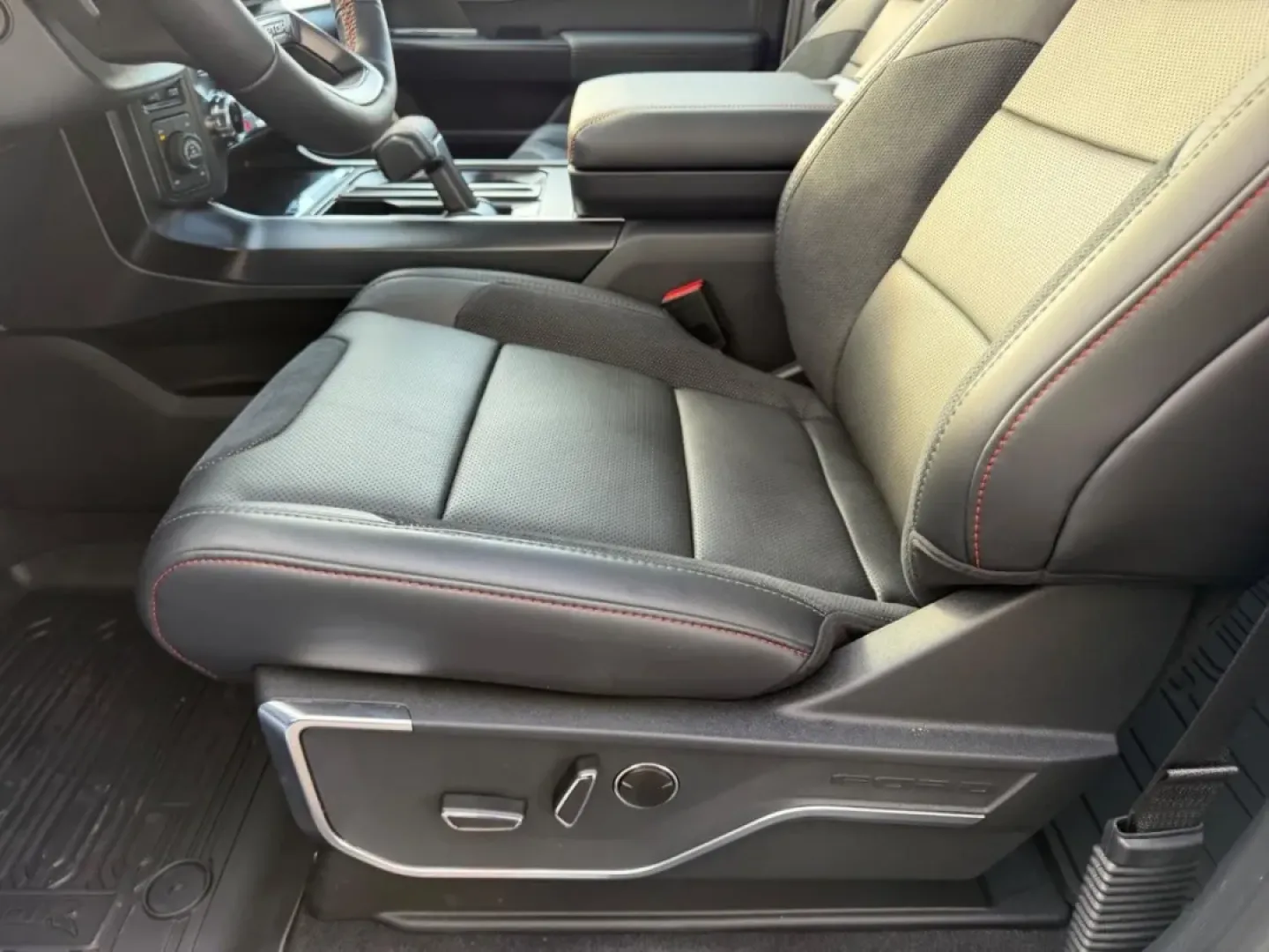 2026 /Black Leather Ford F-150 Raptor (1FTFW1RG2TF) with an 3.5L V6 EcoBoost High Output engine, Automatic transmission, located at 141 Commercial Dr, Fredericktown, MO, 63645, (573) 783-6432, 37.570087, -90.320648 - **Unleash Adventure with the 2026 Ford F-150 Raptor at Pettus Ford Fredericktown!**<br /> <br /> Are you ready for your next great adventure? Whether you're traversing rugged terrain, towing a trailer for a weekend getaway, or simply navigating the daily grind, the 2026 Ford F-150 Raptor is designed - Photo#20