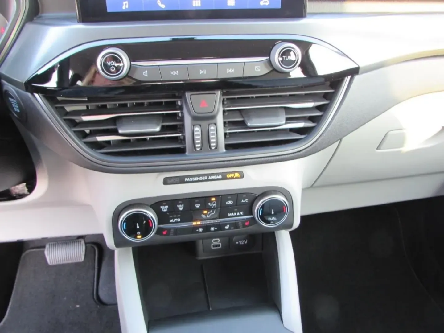 2026 /Gray Ford Escape Active (1FMCU0GN5TU) with an 1.5L engine, 8A transmission, located at 12836 Highway 21, De Soto, MO, 63020, (636) 337-7777, 38.151867, -90.575615 - **Discover Your Next Adventure with the 2026 Ford Escape!**<br /> <br /> Are you ready to elevate your driving experience? Whether you're embarking on weekend getaways, navigating daily commutes, or accommodating your growing family, the 2026 Ford Escape is designed to meet all your needs with style - Photo#19