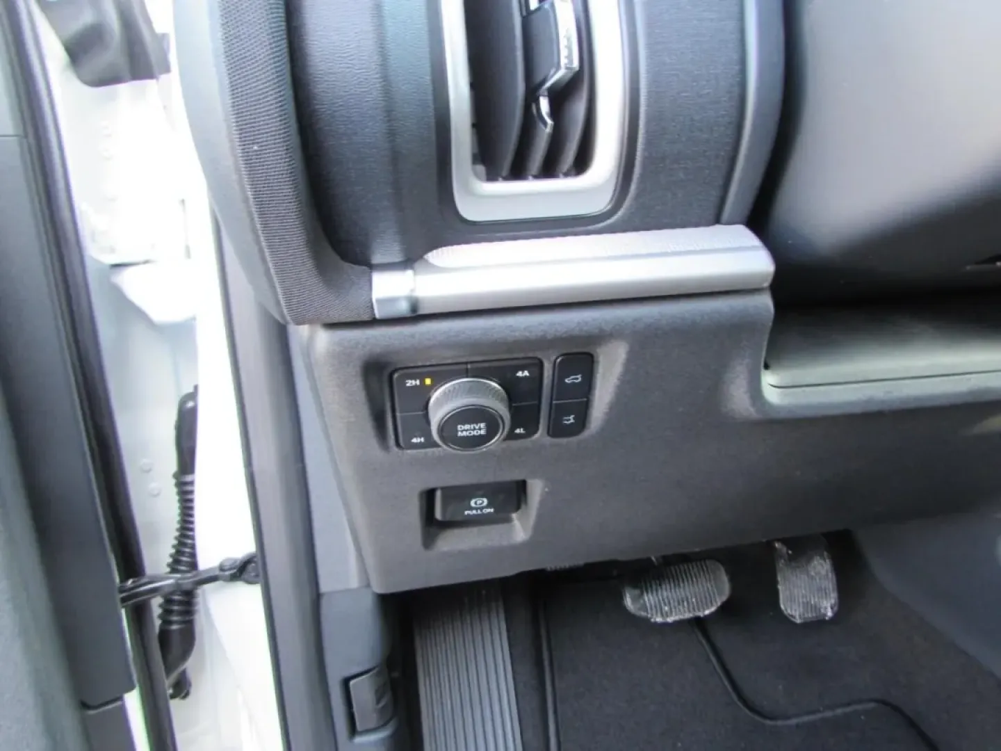 2026 /Ultra Dark Space Gray Ford Expedition Max Active (1FMJK1J85TE) with an 3.5L EcoBoost V6 engine, Automatic transmission, located at 12836 Highway 21, De Soto, MO, 63020, (636) 337-7777, 38.151867, -90.575615 - **Elevate Your Adventures with the 2026 Ford Expedition Max Perfect for Families and Explorers Alike!**<br /> <br /> Are you in search of the ultimate vehicle for family road trips, weekend getaways, or simply navigating your daily commute? Look no further than the stunning 2026 Ford Expedition Max - Photo#13