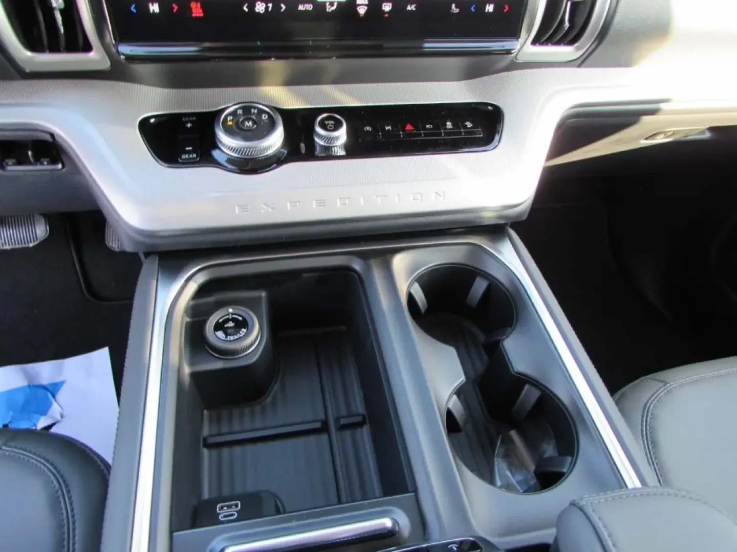 2026 /Ultra Dark Space Gray Ford Expedition Max Active (1FMJK1J85TE) with an 3.5L EcoBoost V6 engine, Automatic transmission, located at 12836 Highway 21, De Soto, MO, 63020, (636) 337-7777, 38.151867, -90.575615 - **Elevate Your Adventures with the 2026 Ford Expedition Max Perfect for Families and Explorers Alike!**<br /> <br /> Are you in search of the ultimate vehicle for family road trips, weekend getaways, or simply navigating your daily commute? Look no further than the stunning 2026 Ford Expedition Max - Photo#21