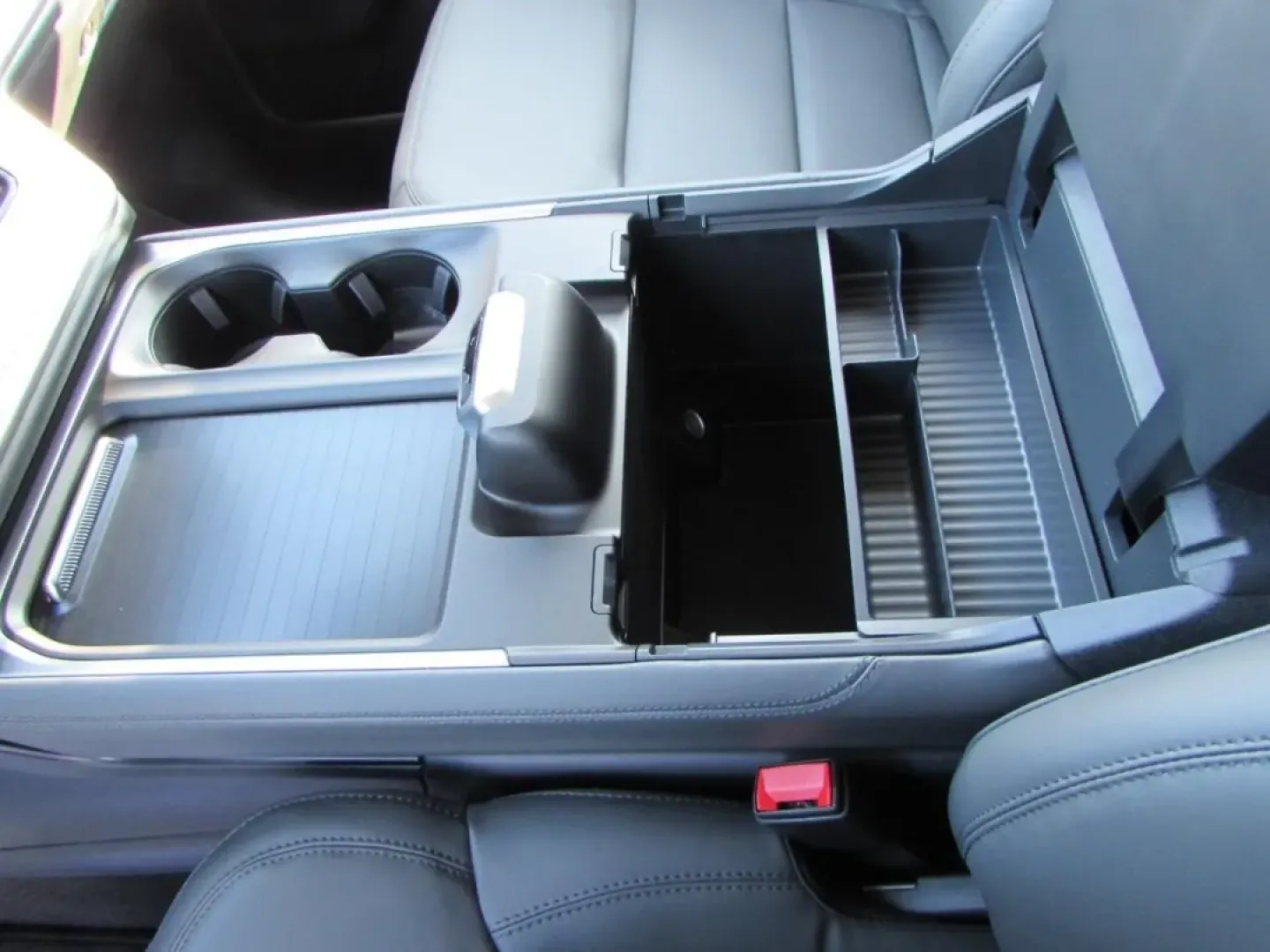 2026 /Ultra Dark Space Gray Ford Expedition Max Active (1FMJK1J85TE) with an 3.5L EcoBoost V6 engine, Automatic transmission, located at 12836 Highway 21, De Soto, MO, 63020, (636) 337-7777, 38.151867, -90.575615 - **Elevate Your Adventures with the 2026 Ford Expedition Max Perfect for Families and Explorers Alike!**<br /> <br /> Are you in search of the ultimate vehicle for family road trips, weekend getaways, or simply navigating your daily commute? Look no further than the stunning 2026 Ford Expedition Max - Photo#23