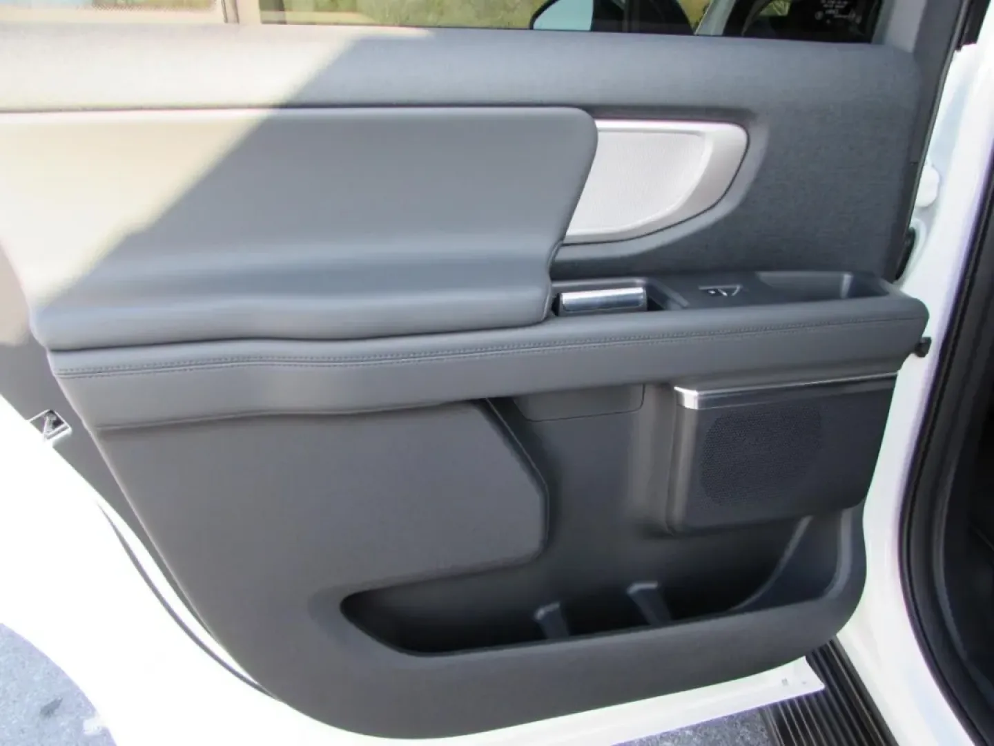 2026 /Ultra Dark Space Gray Ford Expedition Max Active (1FMJK1J85TE) with an 3.5L EcoBoost V6 engine, Automatic transmission, located at 12836 Highway 21, De Soto, MO, 63020, (636) 337-7777, 38.151867, -90.575615 - **Elevate Your Adventures with the 2026 Ford Expedition Max Perfect for Families and Explorers Alike!**<br /> <br /> Are you in search of the ultimate vehicle for family road trips, weekend getaways, or simply navigating your daily commute? Look no further than the stunning 2026 Ford Expedition Max - Photo#25