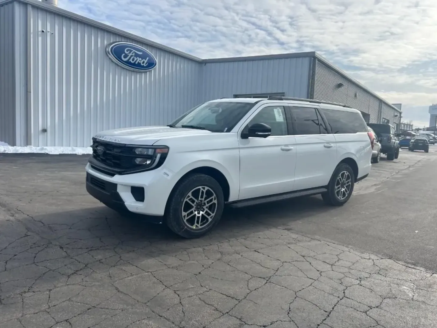 2026 /Ultra Dark Space Gray Ford Expedition Max Active (1FMJK1J85TE) with an 3.5L EcoBoost V6 engine, Automatic transmission, located at 12836 Highway 21, De Soto, MO, 63020, (636) 337-7777, 38.151867, -90.575615 - **Elevate Your Adventures with the 2026 Ford Expedition Max Perfect for Families and Explorers Alike!**<br /> <br /> Are you in search of the ultimate vehicle for family road trips, weekend getaways, or simply navigating your daily commute? Look no further than the stunning 2026 Ford Expedition Max - Photo#41