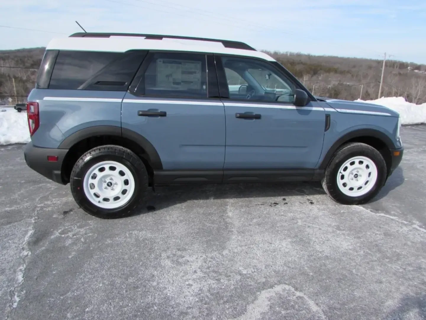 2026 /Navy Pier Ford Bronco Sport Heritage (3FMCR9GN1TR) with an 1.5L EcoBoost engine, Automatic transmission, located at 12836 Highway 21, De Soto, MO, 63020, (636) 337-7777, 38.151867, -90.575615 - Are you ready to elevate your outdoor adventures and daily commute with a vehicle that effortlessly combines rugged capability with modern comfort? Look no further than the stunning 2026 Ford Bronco Sport Heritage now available at Pettus Ford De Soto. Perfect for those who crave weekend escapades or - Photo#7