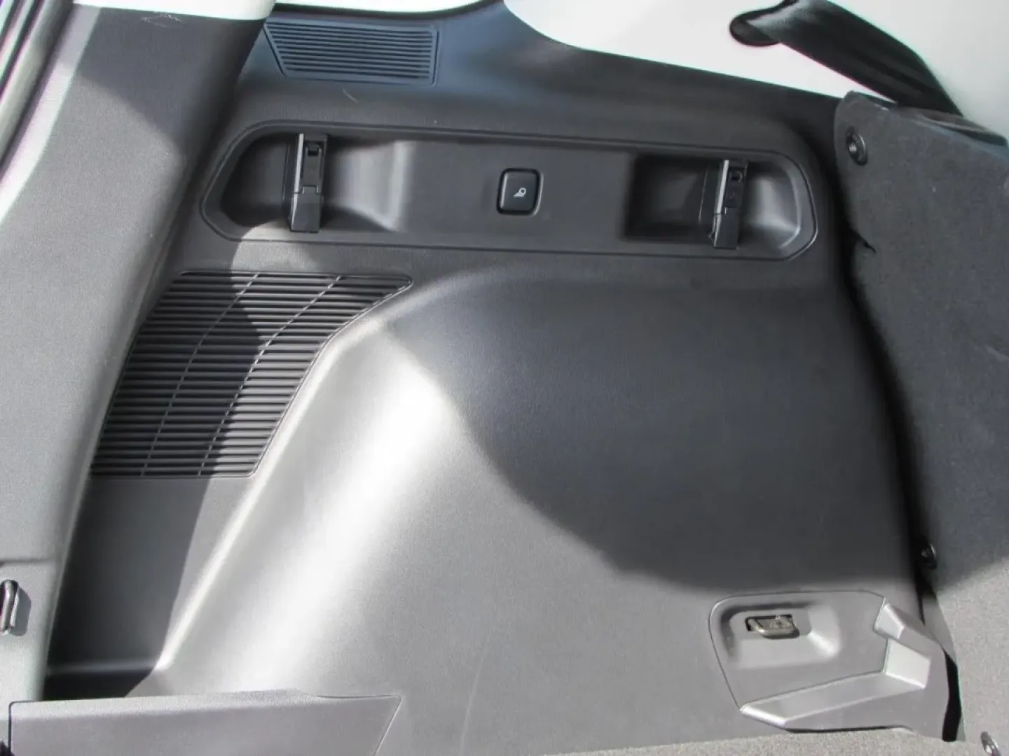 2026 /Navy Pier Ford Bronco Sport Heritage (3FMCR9GN1TR) with an 1.5L EcoBoost engine, Automatic transmission, located at 12836 Highway 21, De Soto, MO, 63020, (636) 337-7777, 38.151867, -90.575615 - Are you ready to elevate your outdoor adventures and daily commute with a vehicle that effortlessly combines rugged capability with modern comfort? Look no further than the stunning 2026 Ford Bronco Sport Heritage now available at Pettus Ford De Soto. Perfect for those who crave weekend escapades or - Photo#33