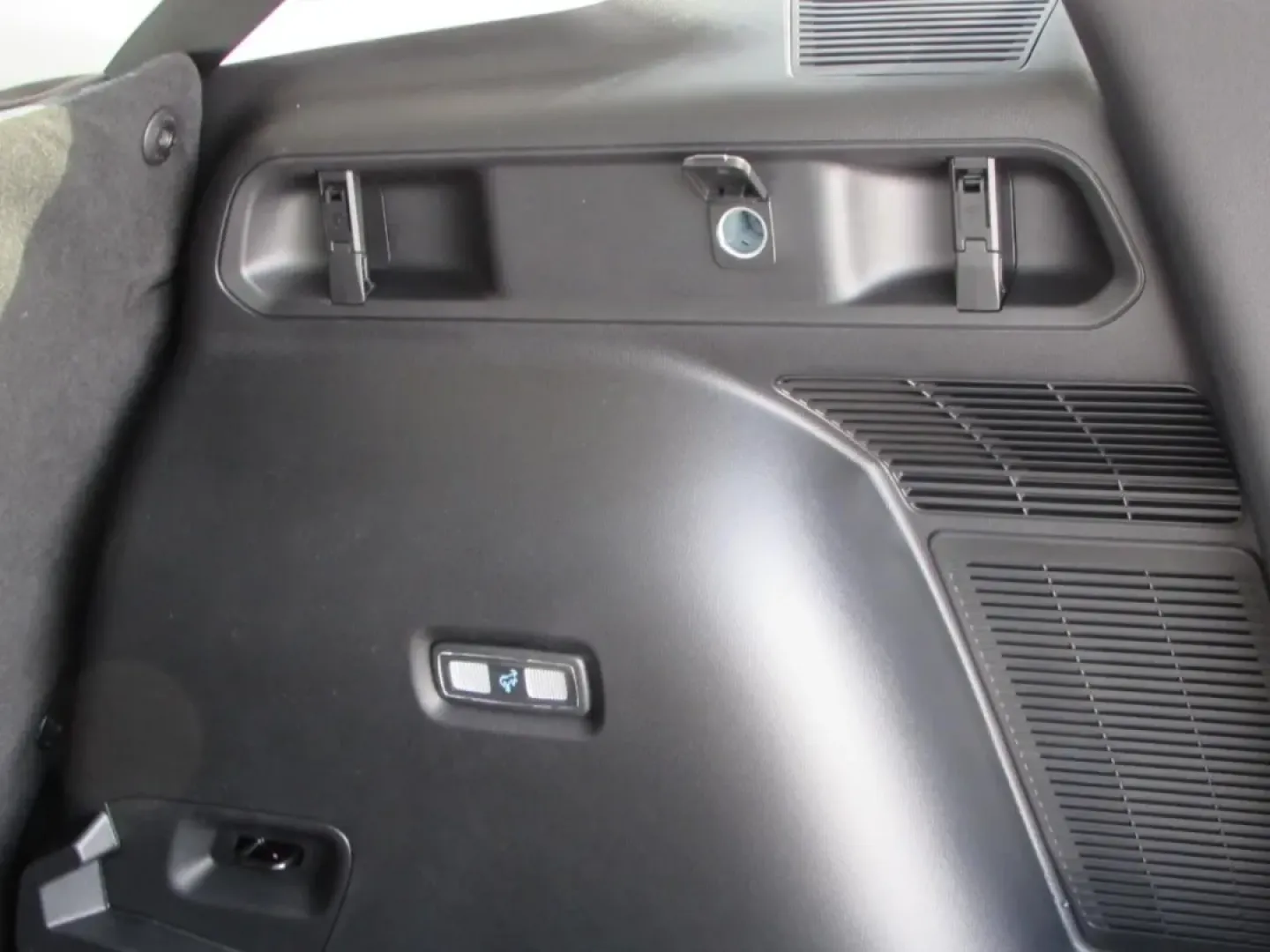 2026 /Navy Pier Ford Bronco Sport Heritage (3FMCR9GN1TR) with an 1.5L EcoBoost engine, Automatic transmission, located at 12836 Highway 21, De Soto, MO, 63020, (636) 337-7777, 38.151867, -90.575615 - Are you ready to elevate your outdoor adventures and daily commute with a vehicle that effortlessly combines rugged capability with modern comfort? Look no further than the stunning 2026 Ford Bronco Sport Heritage now available at Pettus Ford De Soto. Perfect for those who crave weekend escapades or - Photo#34