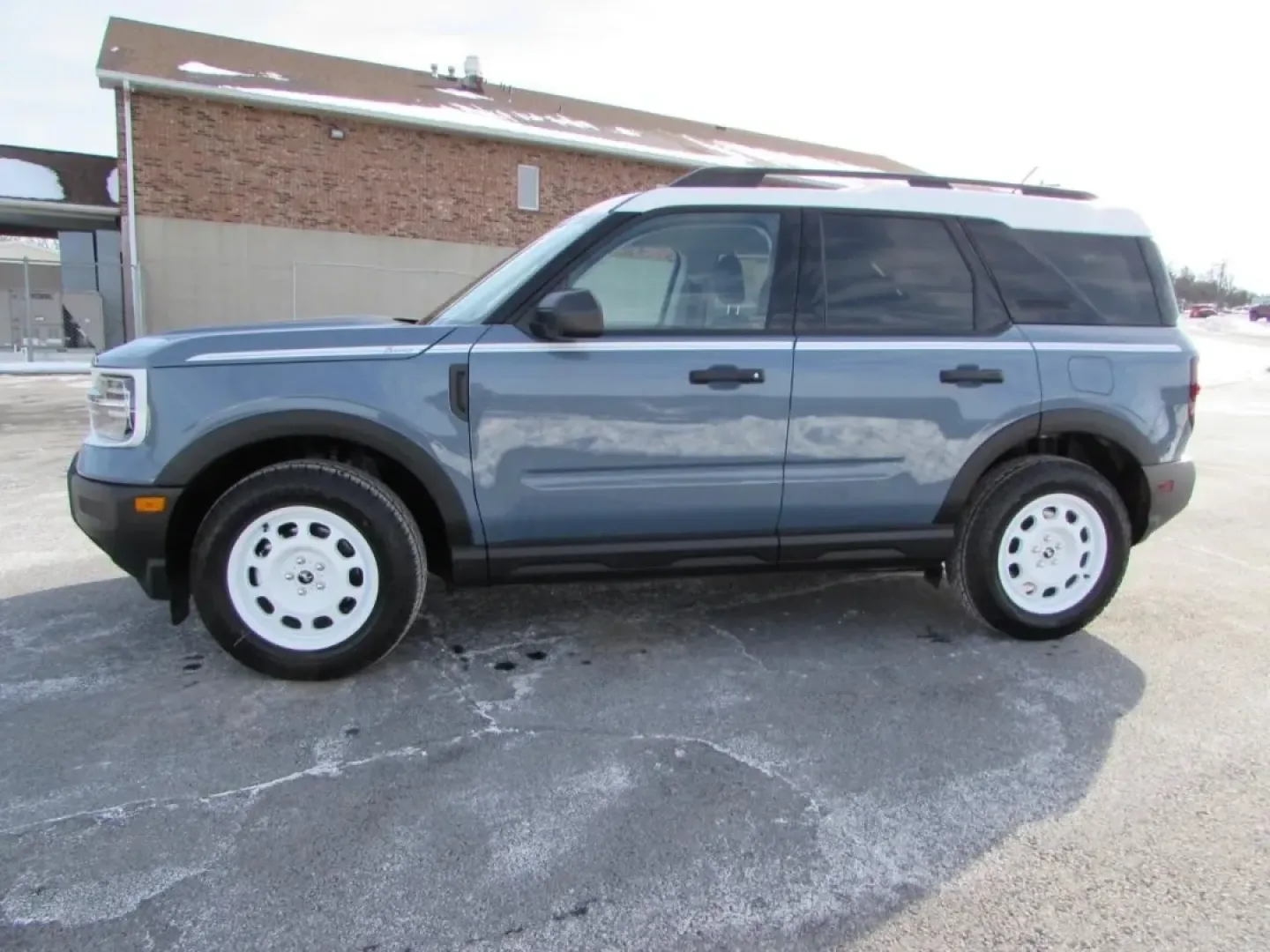 2026 /Navy Pier Ford Bronco Sport Heritage (3FMCR9GN1TR) with an 1.5L EcoBoost engine, Automatic transmission, located at 12836 Highway 21, De Soto, MO, 63020, (636) 337-7777, 38.151867, -90.575615 - Are you ready to elevate your outdoor adventures and daily commute with a vehicle that effortlessly combines rugged capability with modern comfort? Look no further than the stunning 2026 Ford Bronco Sport Heritage now available at Pettus Ford De Soto. Perfect for those who crave weekend escapades or - Photo#3